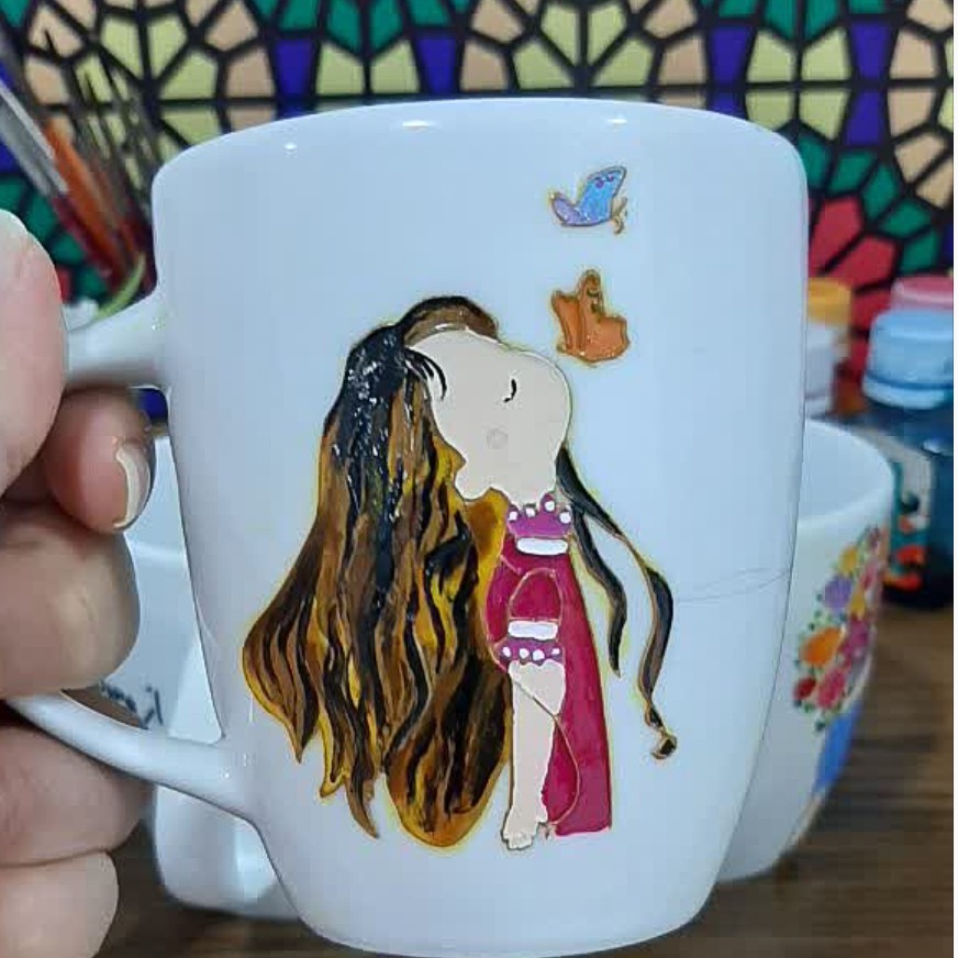 ماگ فانتزی دخترانه طرح ثمین نقاشی با تکنیک ویترای دوطرف ماگ طراحی شده