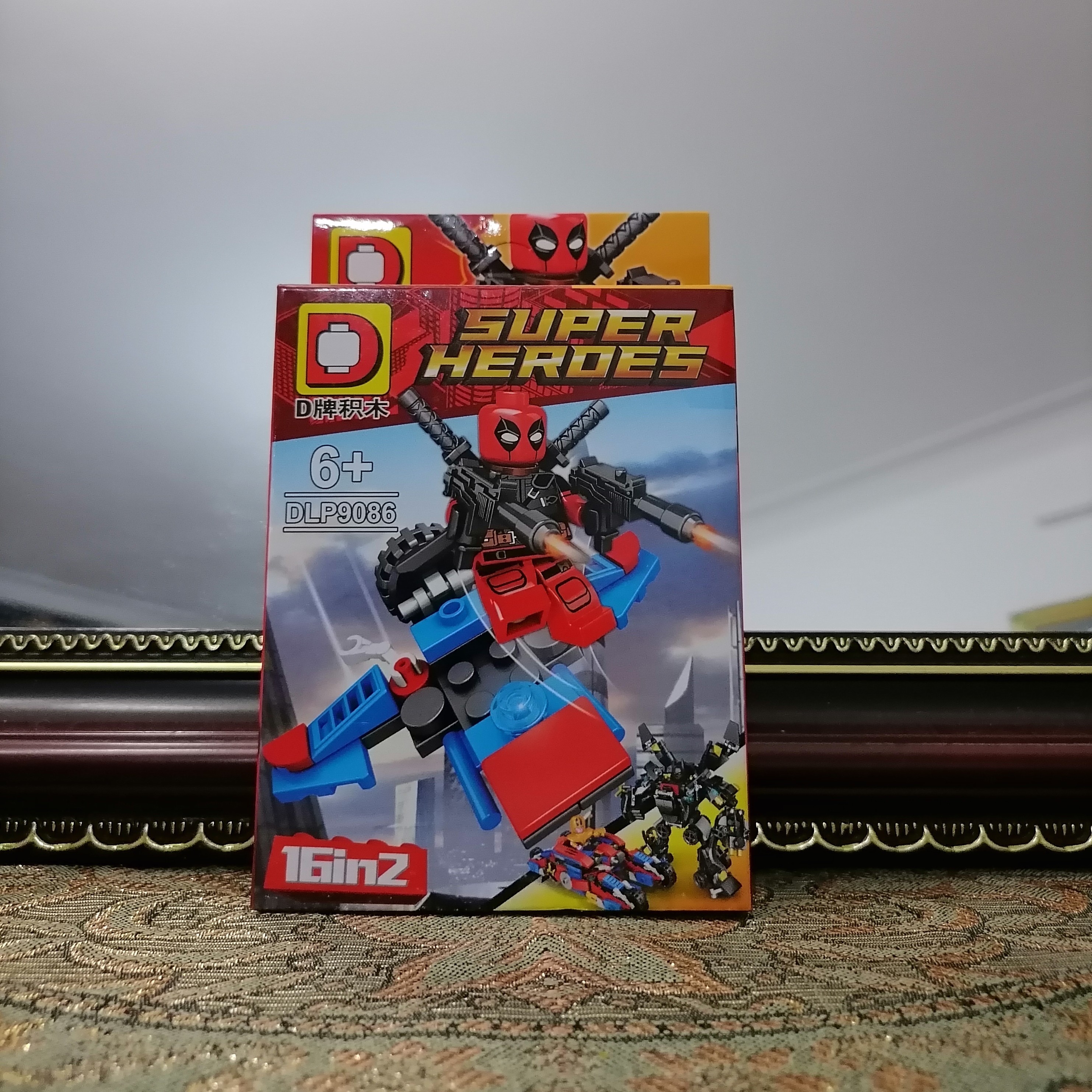 لگو ددپول مجهز با تفنگ و شمشیر و سفینه لگویی