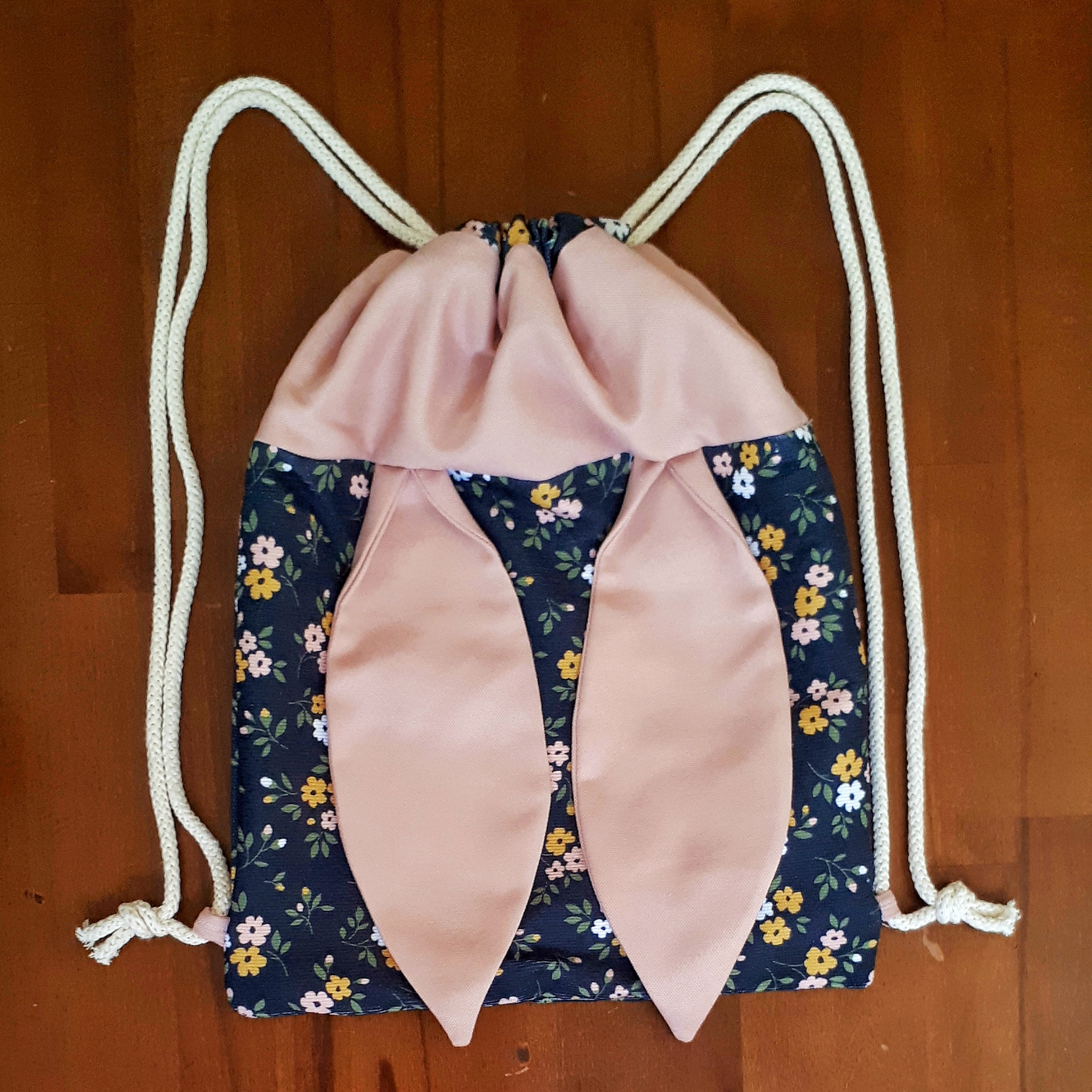 کوله پشتی پارچه ای طرح دار