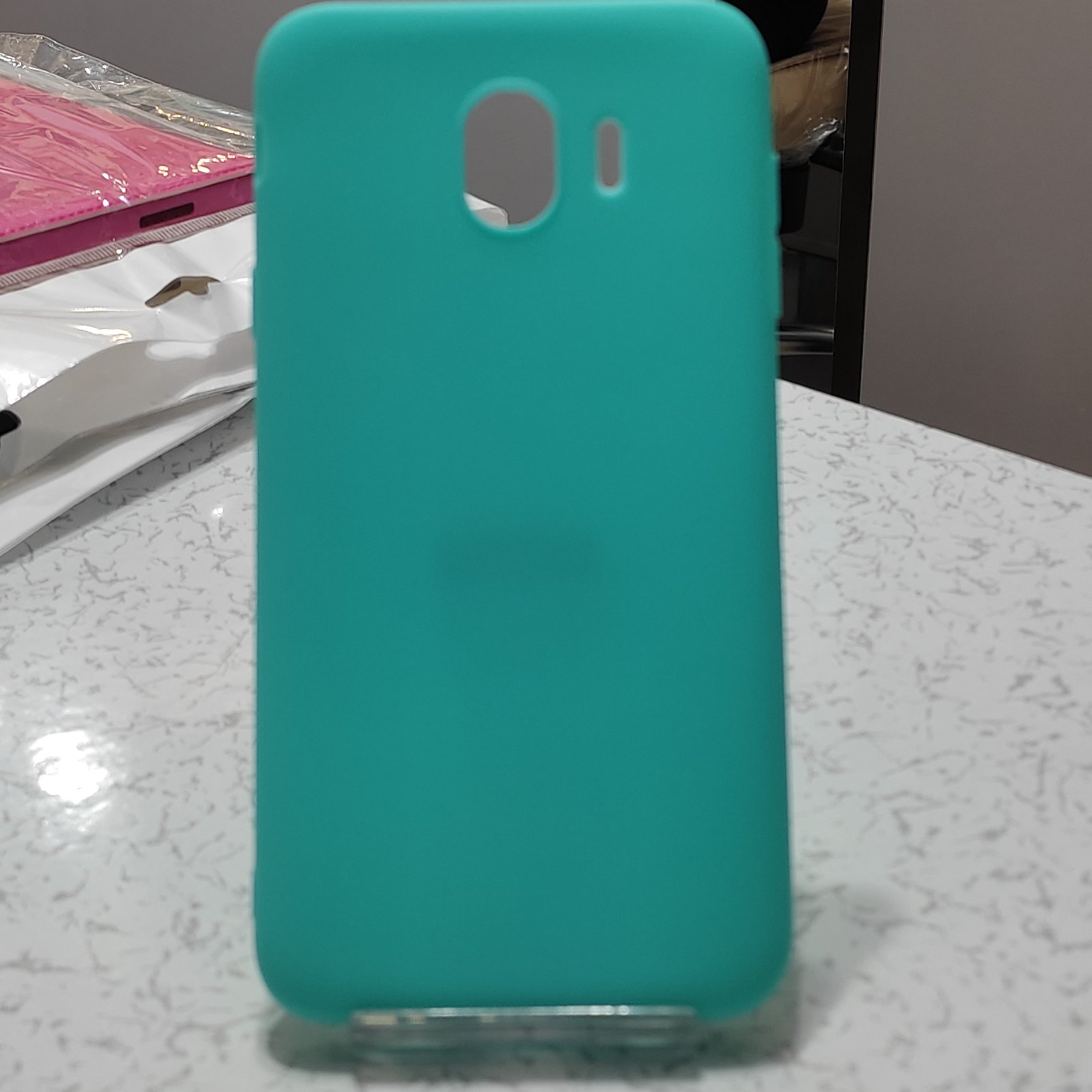 کاور گوشی  سامسونگ j4 .جنس پلاستیک نرم .وزن 200گرم
