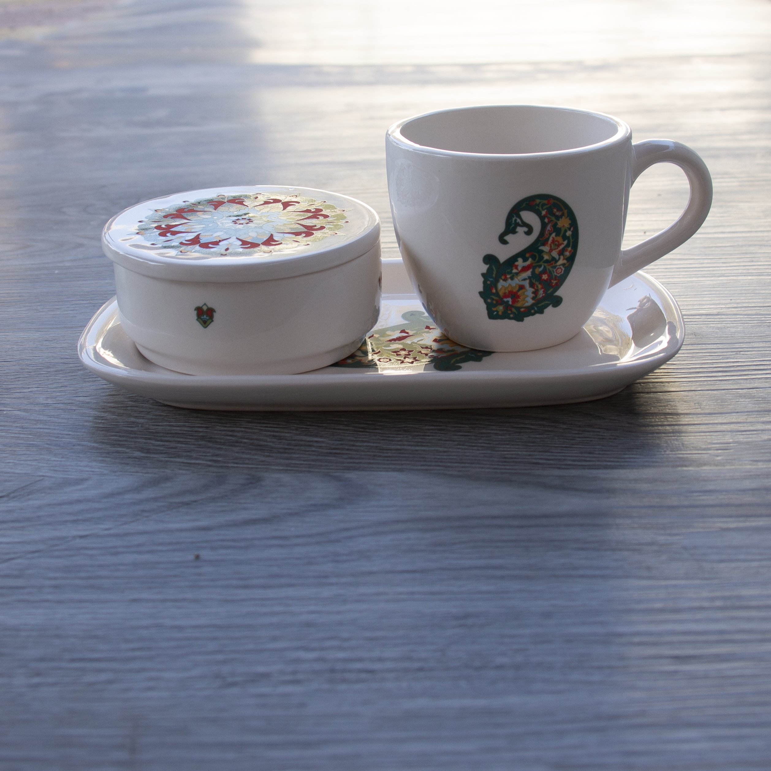 ست فنجان و دیس و قندان طرح بته جقه فروش فقط به صورت عمده