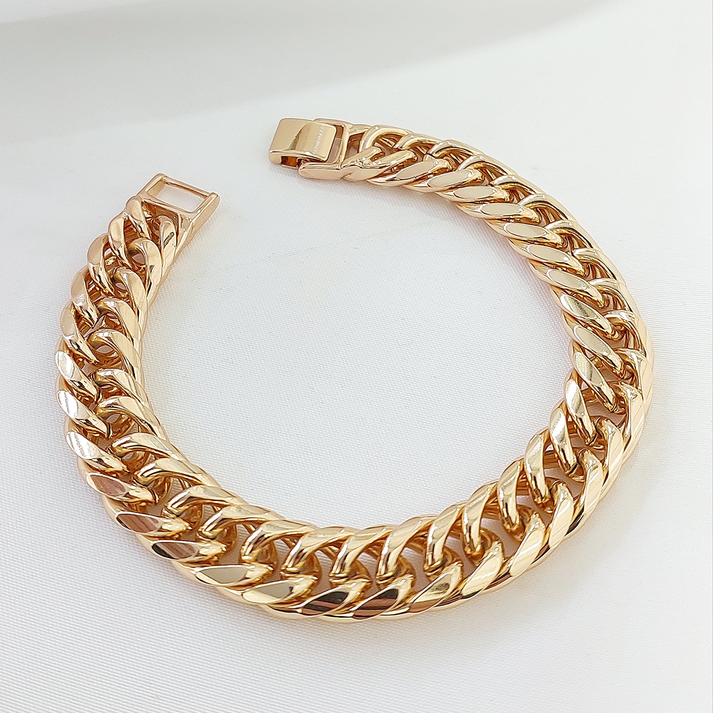 دستبند ژوپینگ کارتیر پهن  رنگ ثابت و ضدحساسیت 