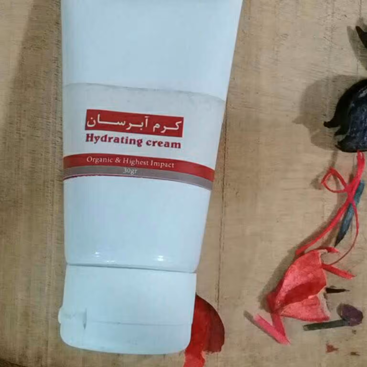کرم آبرسان قوی   ترکیبات عالی برای آبرسانی وجوانی پوست