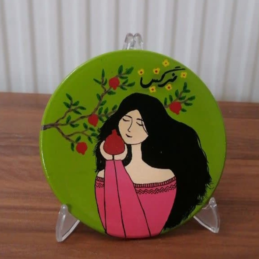 بشقاب دیوارکوب طرح دختر انار به دست قطر 15 سانتی متر 