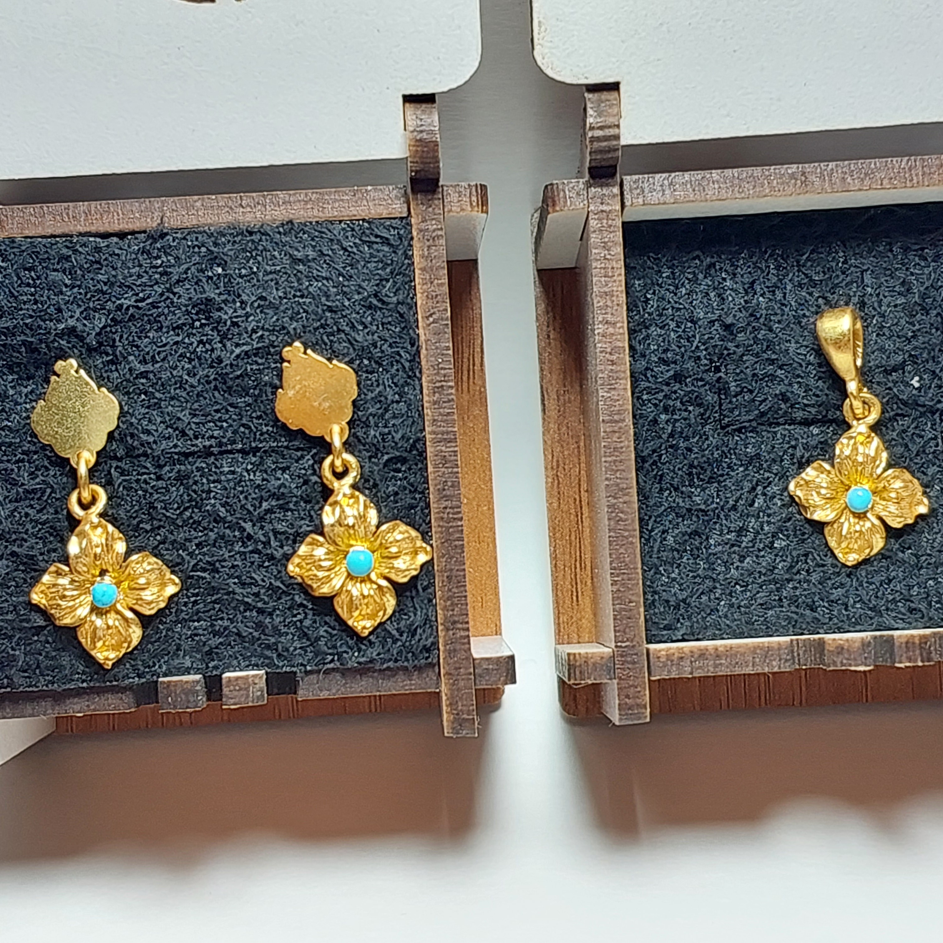 نیمست نقره925 عیار با آبکاری طلا ثابت وسنگ فیروزه نیشابور