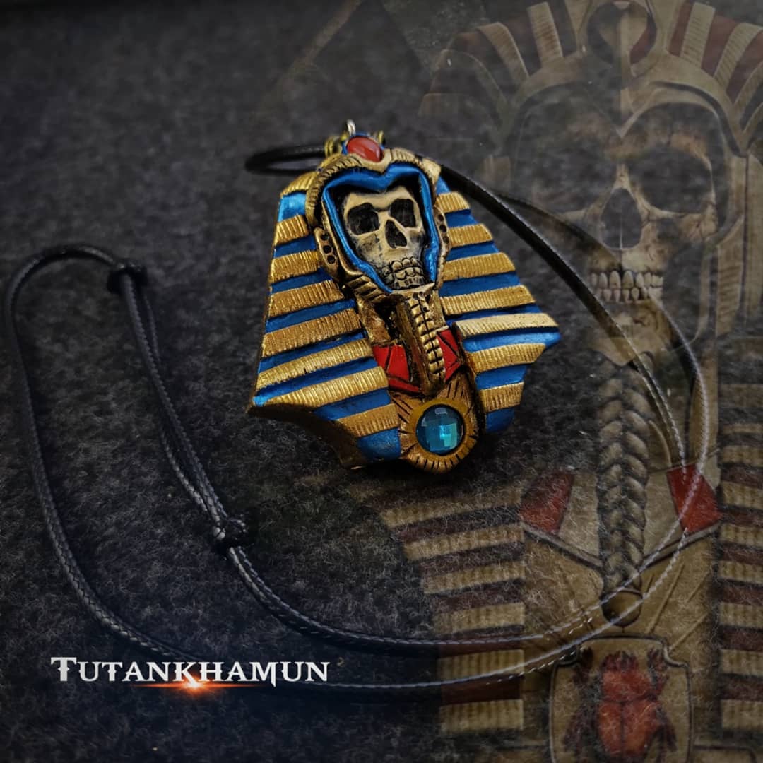 خرید گردنبند رزینی Tutankhamun با بهترین قیمت