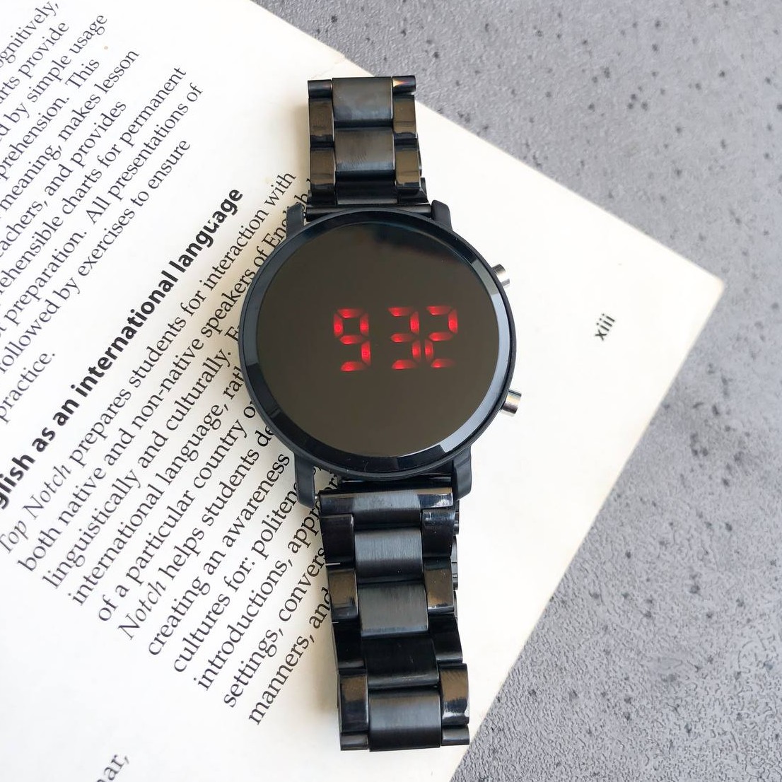 ساعت ال ای دی صفحه گرد بند استیل مشکی