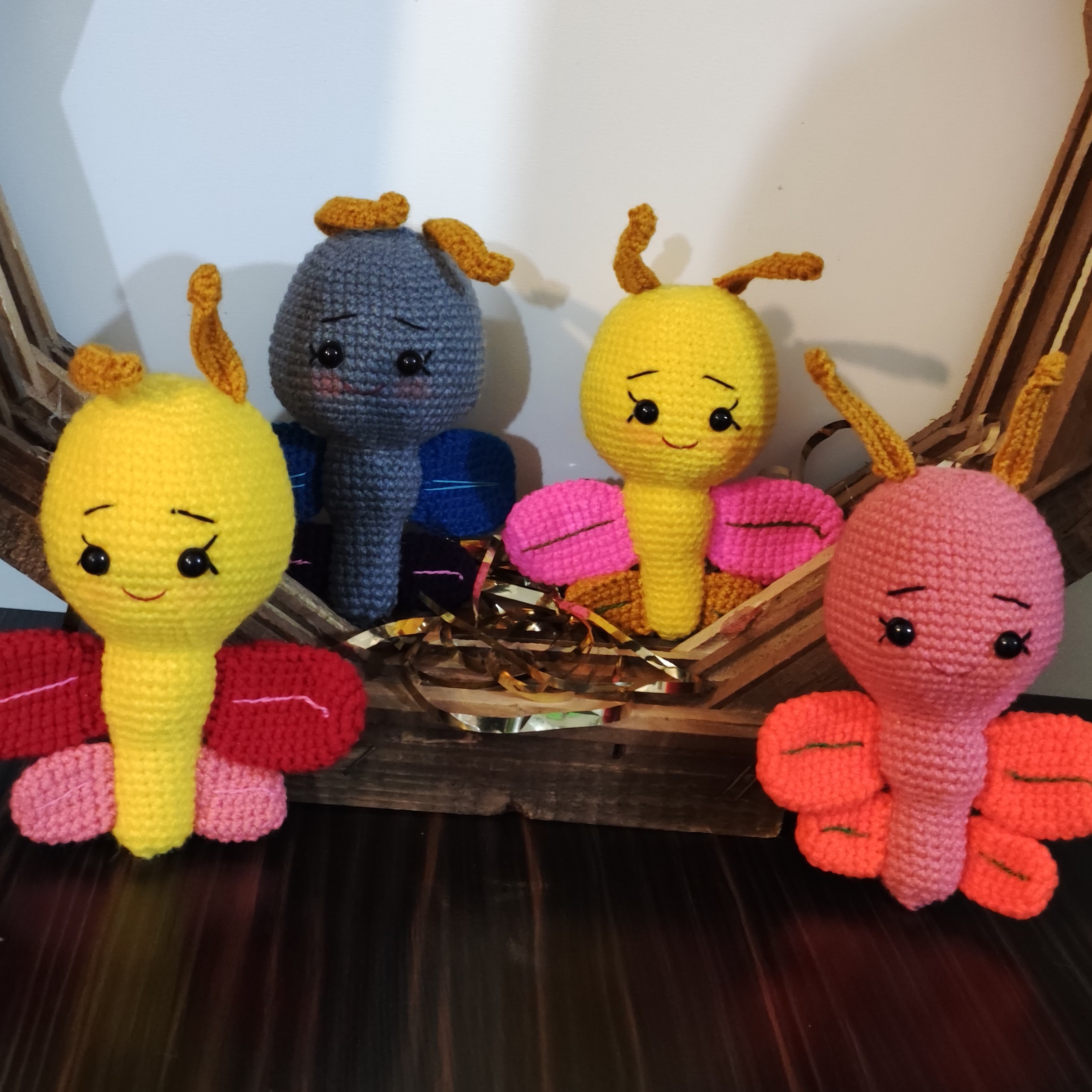 جغجغه پروانه بافتنی - قد 13 سانت-وزن 34گرم -بافته شده با کاموای ایرانی