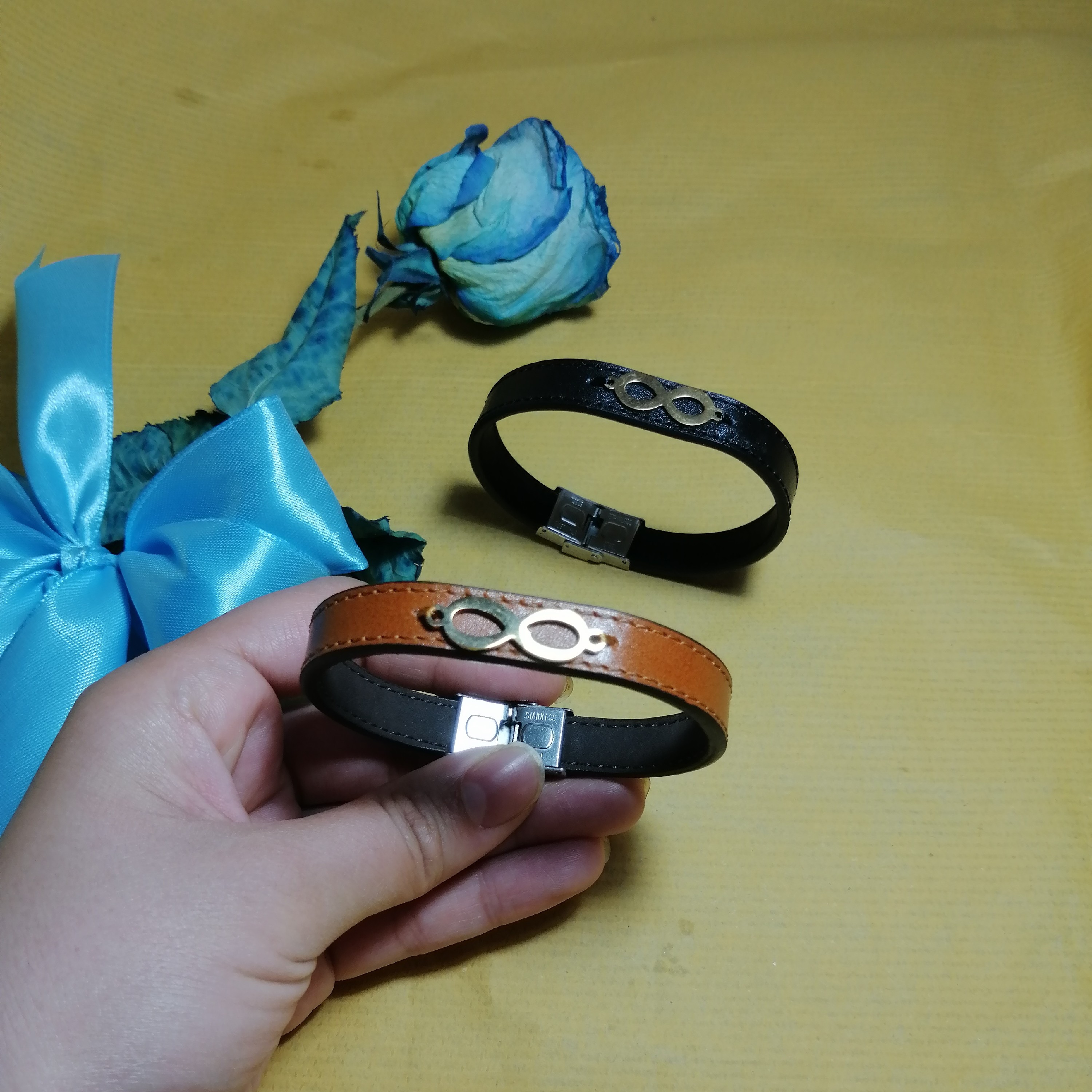 دستبند چرم دست دوز 