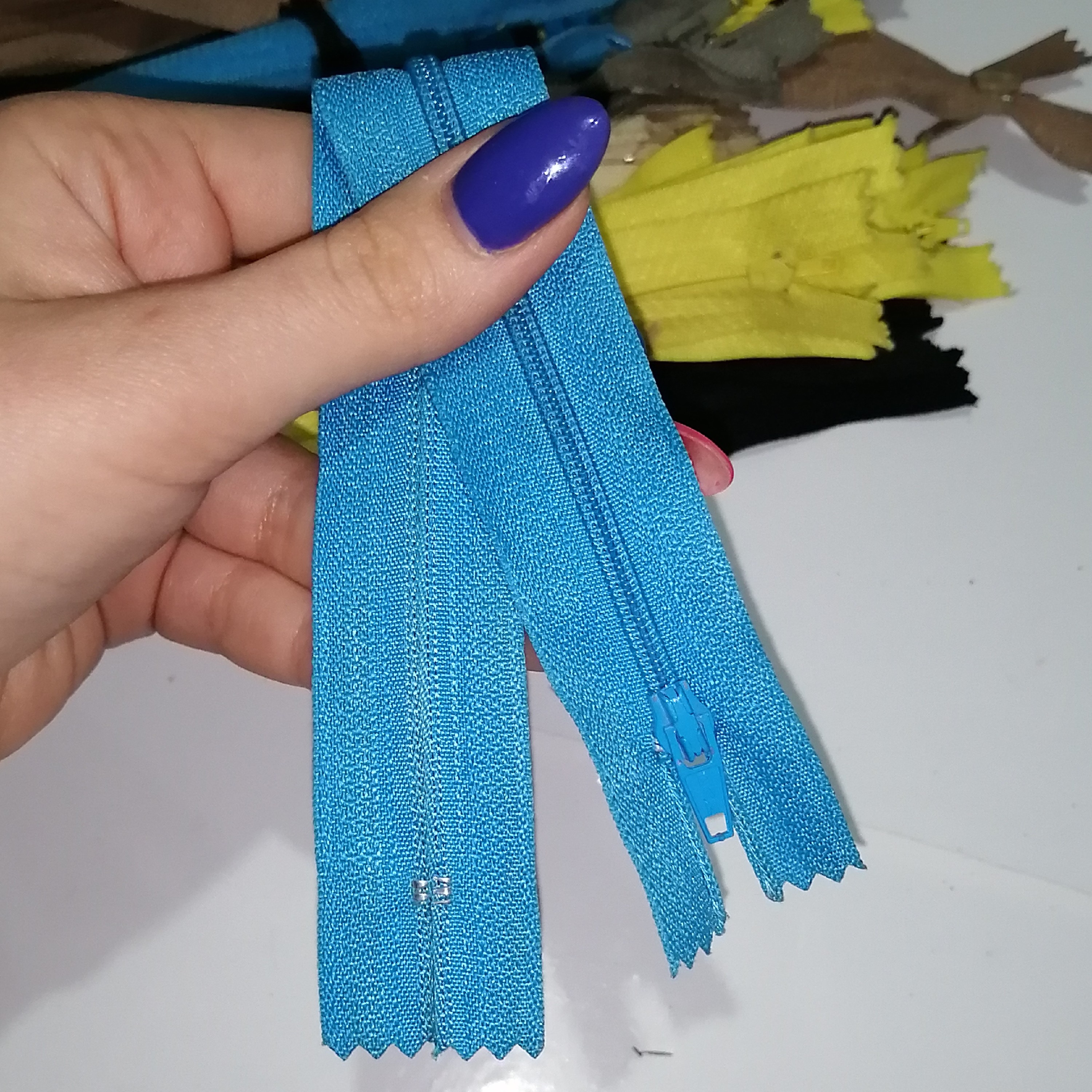 زیپ 20 سانتی آبی ساده 