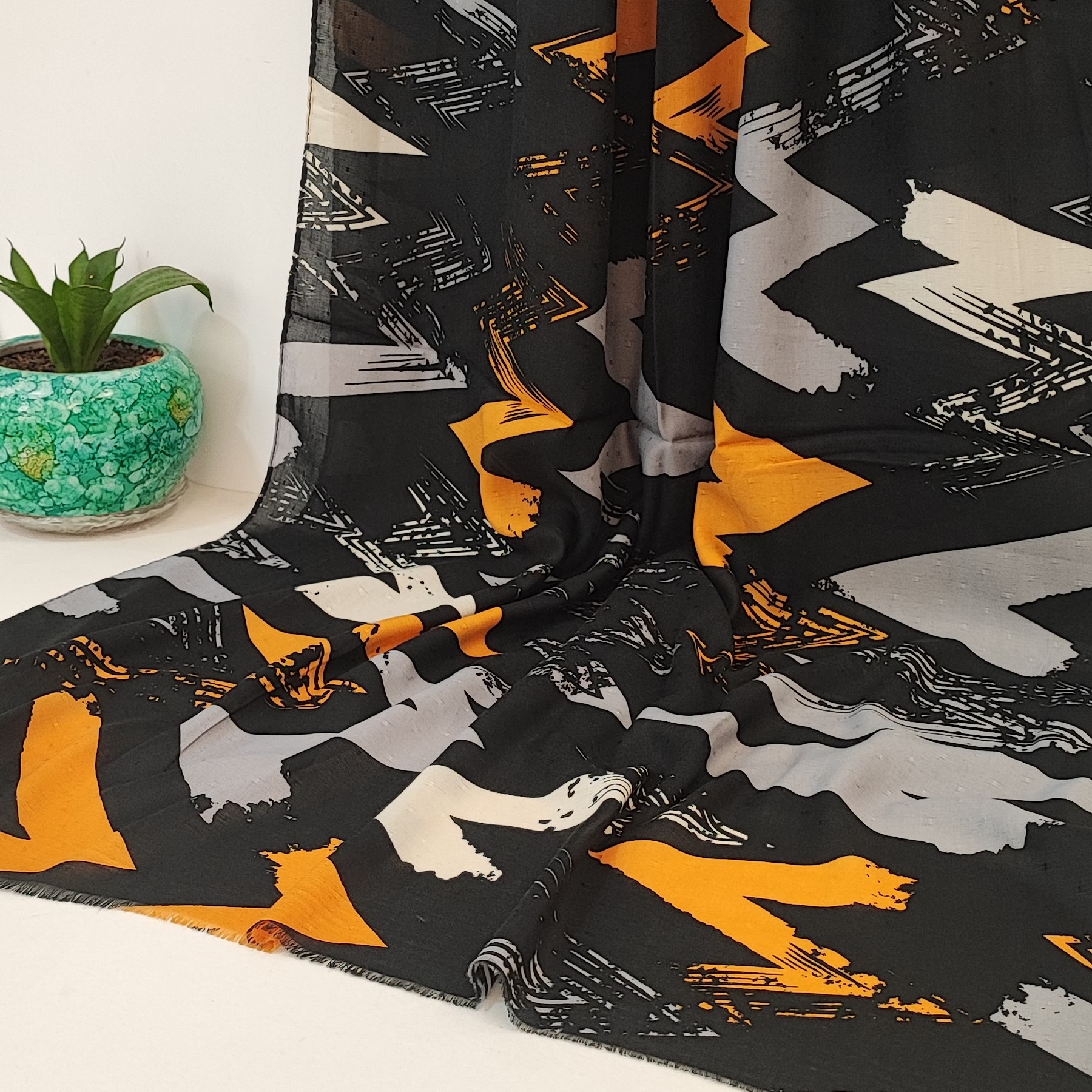 شال نخی با تم رنگارنگ 