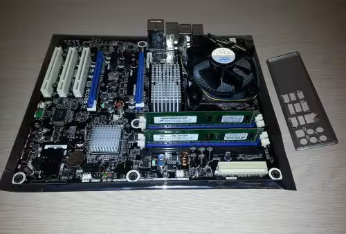 باندل ASUS P45 DDR3 و Q8400 و 4 گیگ رم و فن