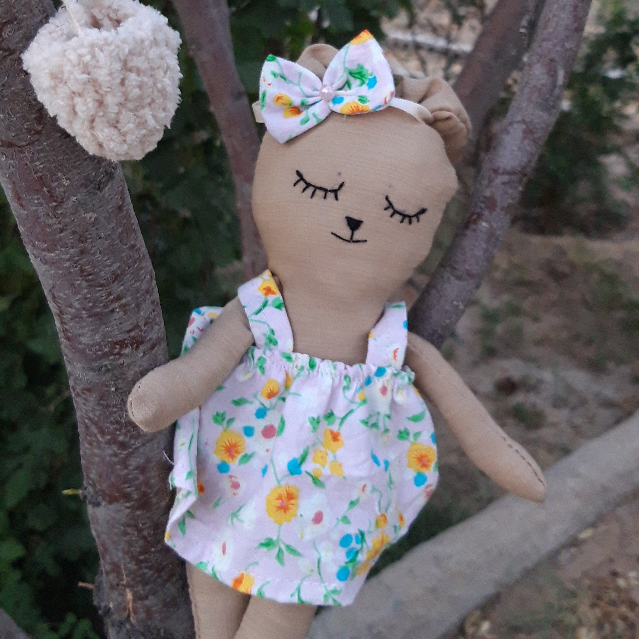 عروسک خرگوش پارچه ای به همراه وسایل