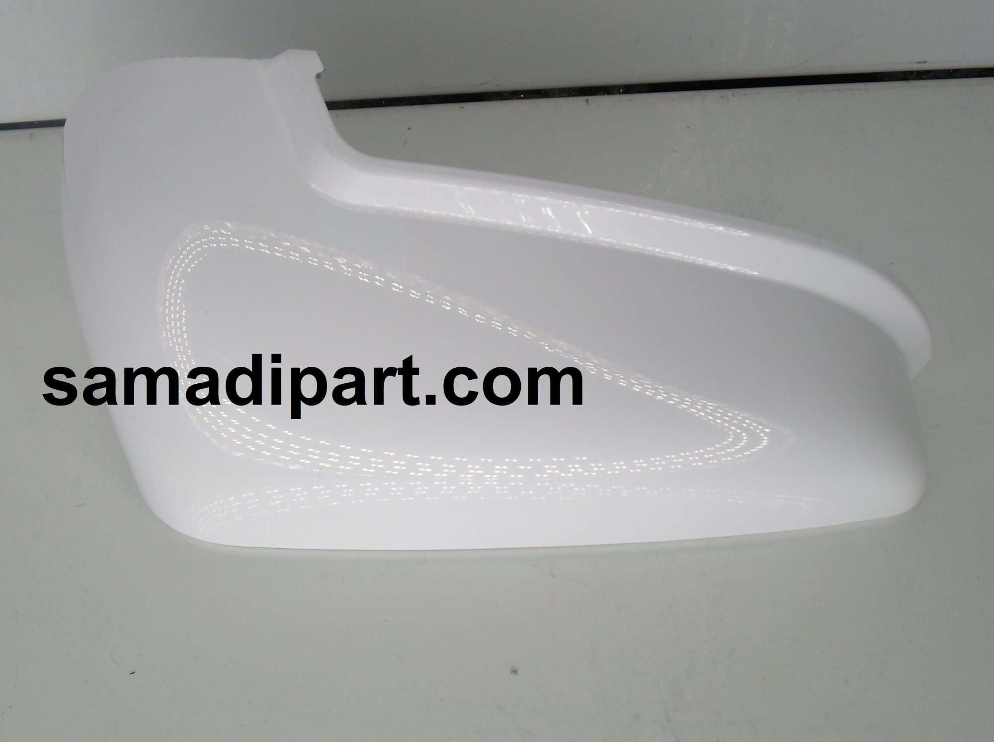 قاب آینه راهنما دار پارس راست (شاگرد)سفید کروز (CR37130202)