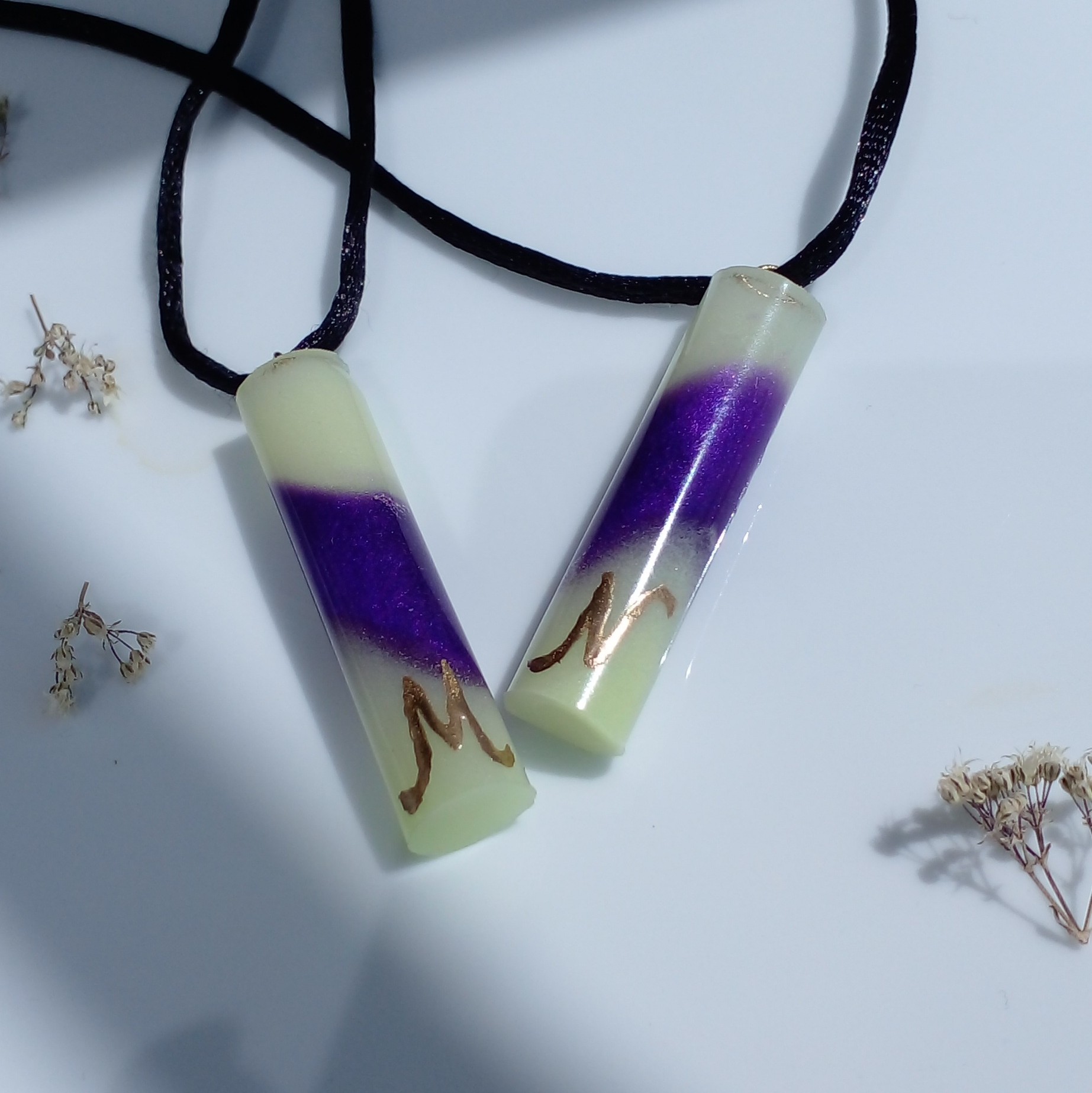 گردنبند شبتاب استوانه ای  جنس رزینی بند