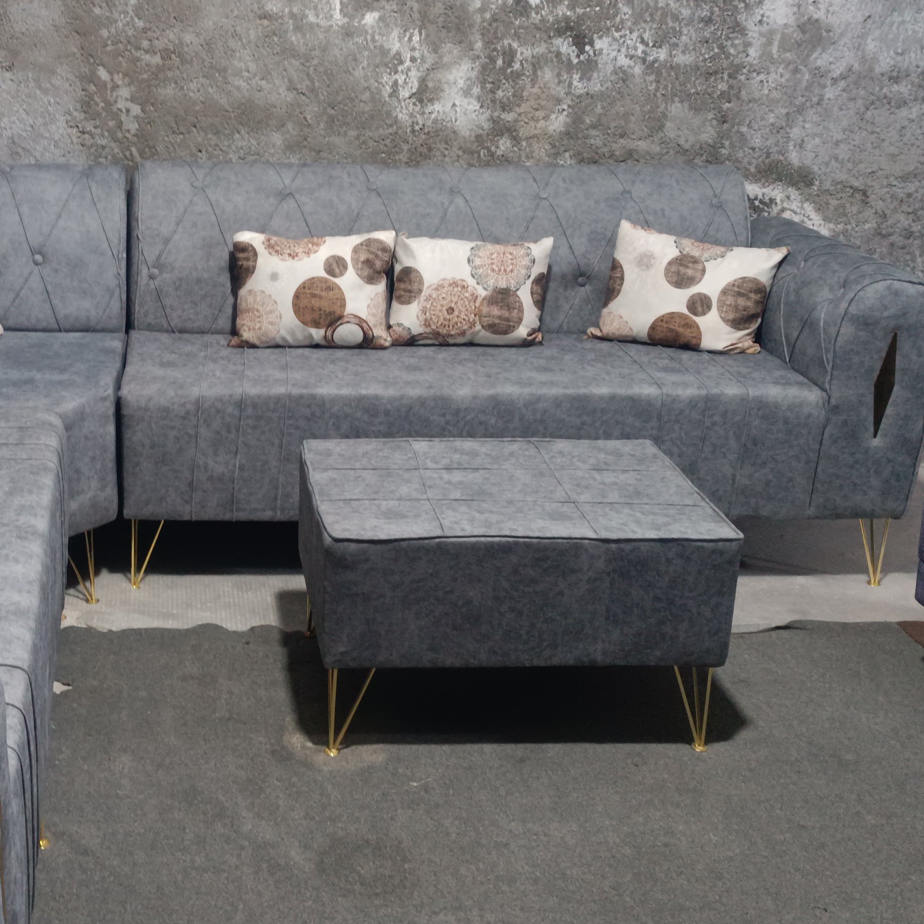 مبل چستر ال با تنوع رنگ بالا چوبی و فلزی 