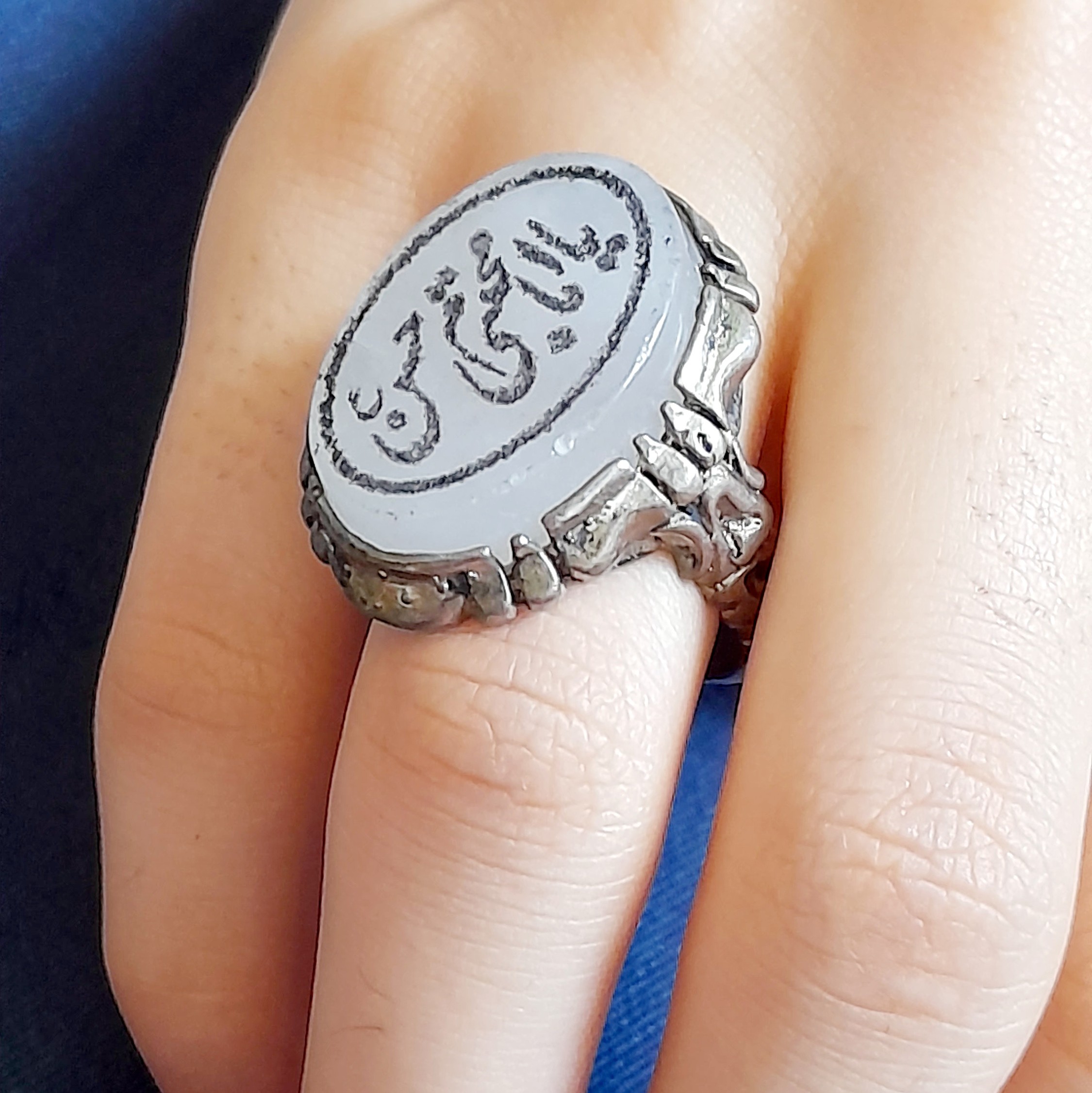 عقیق سفید (مون استون )منقش به نام امام حسن مجتبی