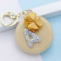 آویز برس تاشو کیفی طرح حرف A زرد 37230