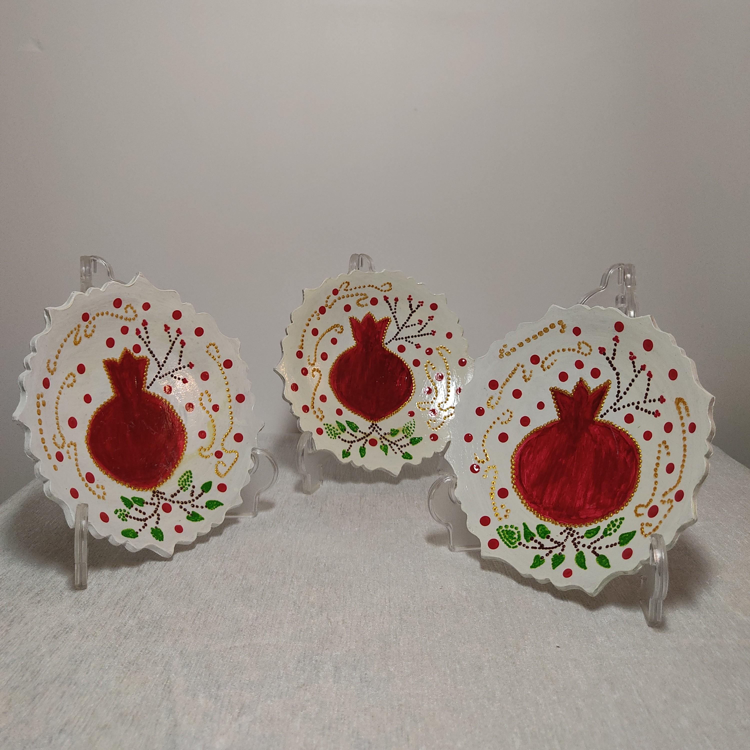 بشقاب سفالی رو میزی طرح انار یلدایی