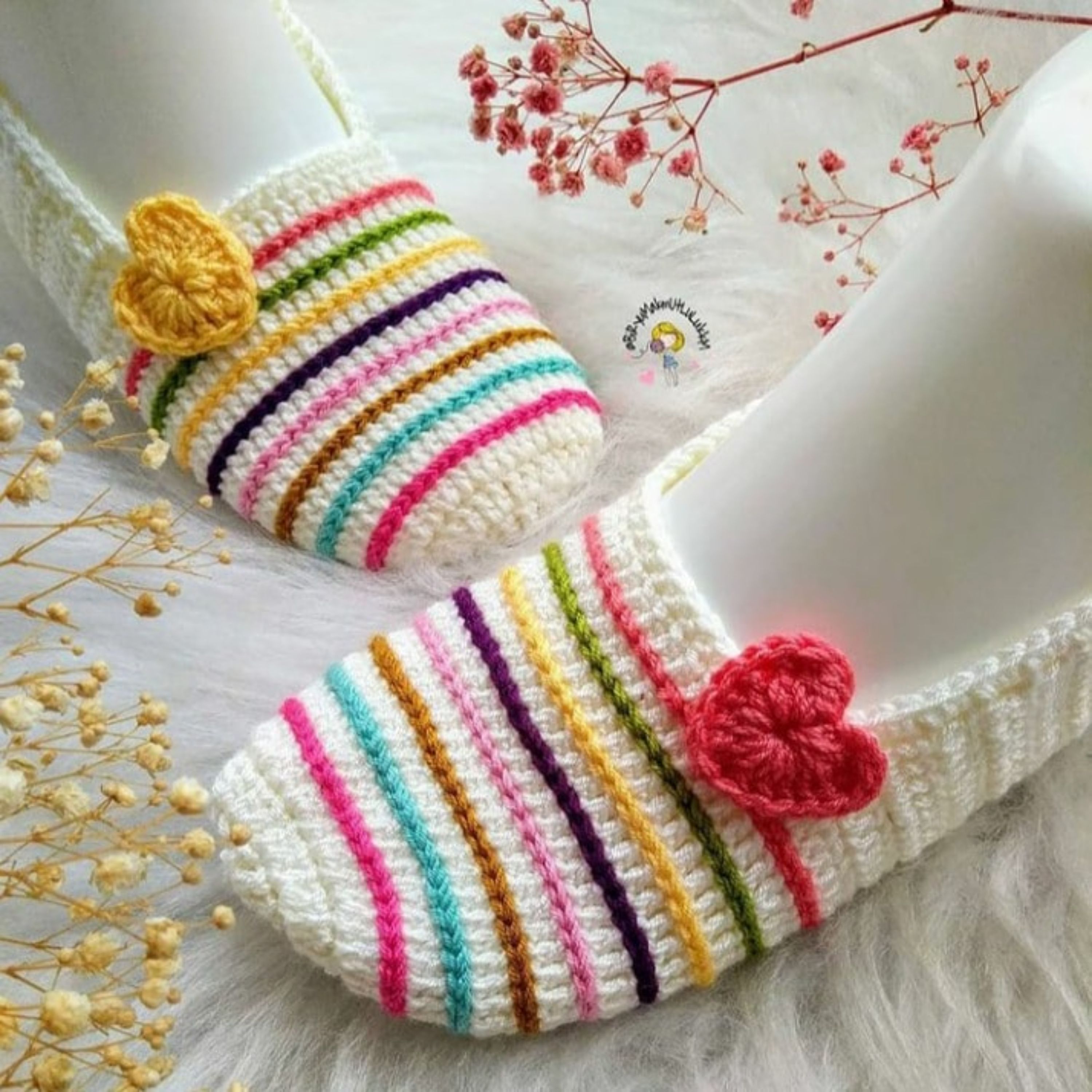 پاپوش رنگین کمونی قلبی زنانه و دخترانه در غرفه بافتنی های ثنا