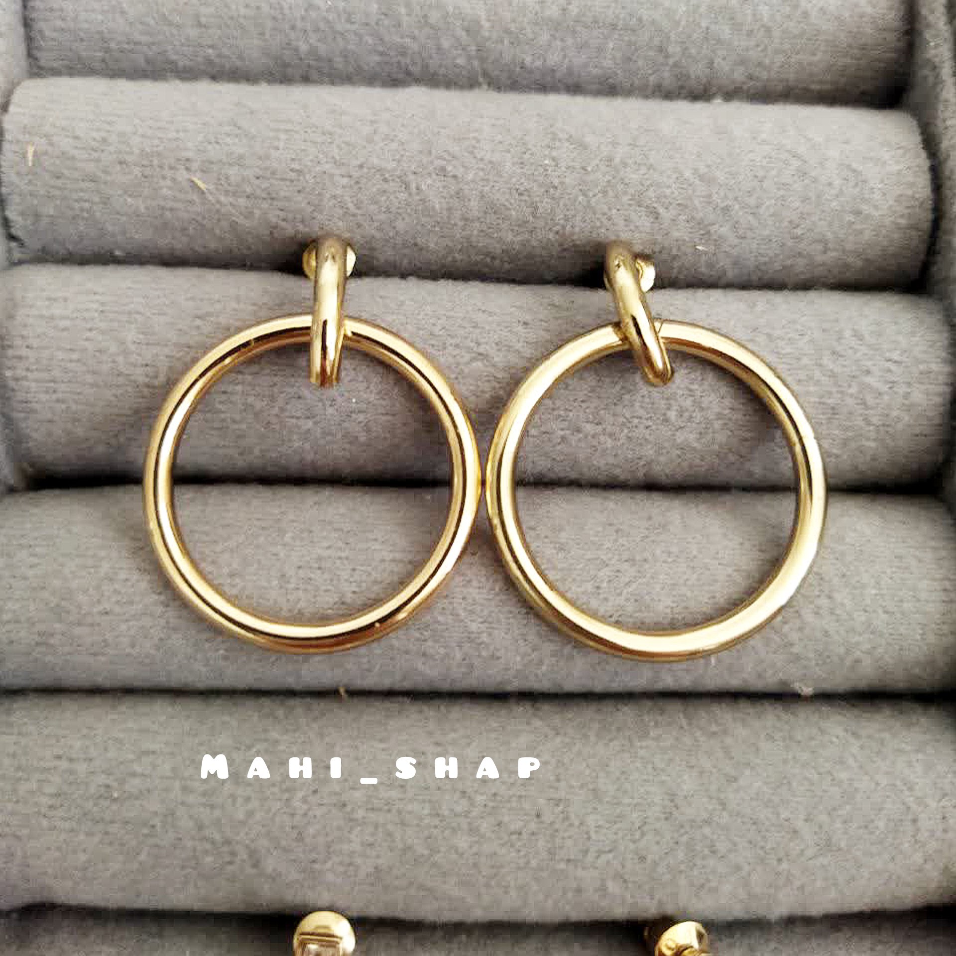 گوشواره طلایی حلقه‌ای میخی ساده