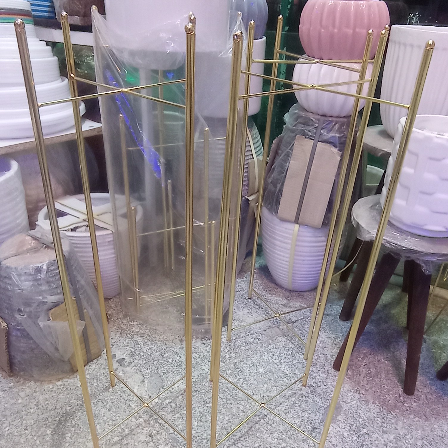 پایه گلدان فلزی طلایی ارتفاع 70سانت سایز26