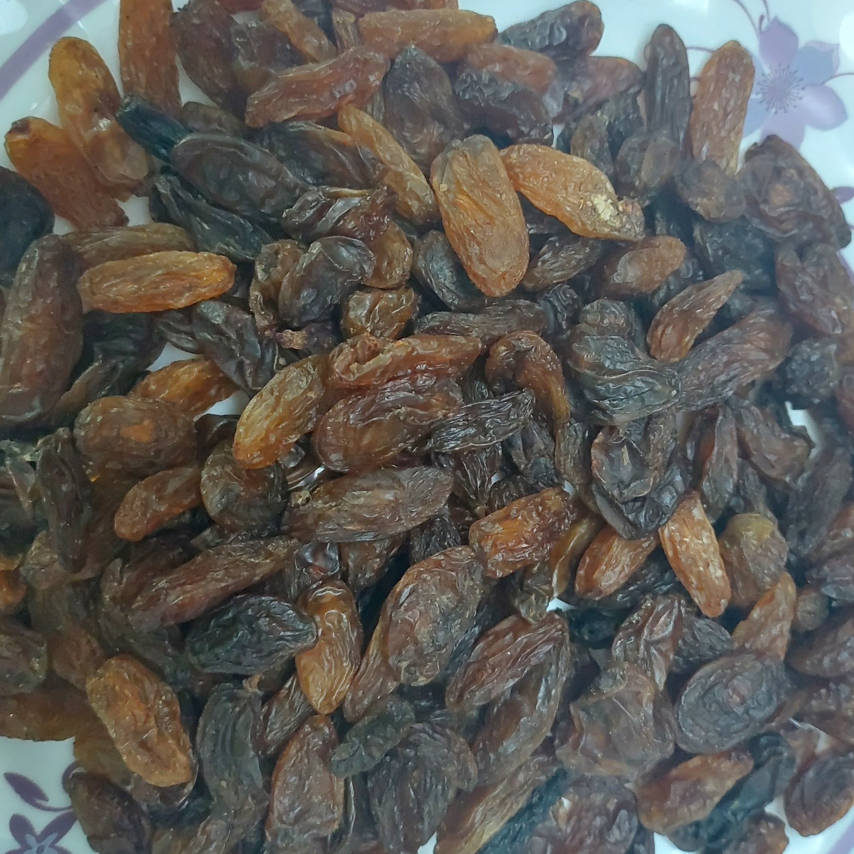 کشمش آفتابی  بدون دونه بدون دم  فوق العاده شیرین  تمیز شسته شده خونگی  خشک شده  بسته بندی 2000گرمی