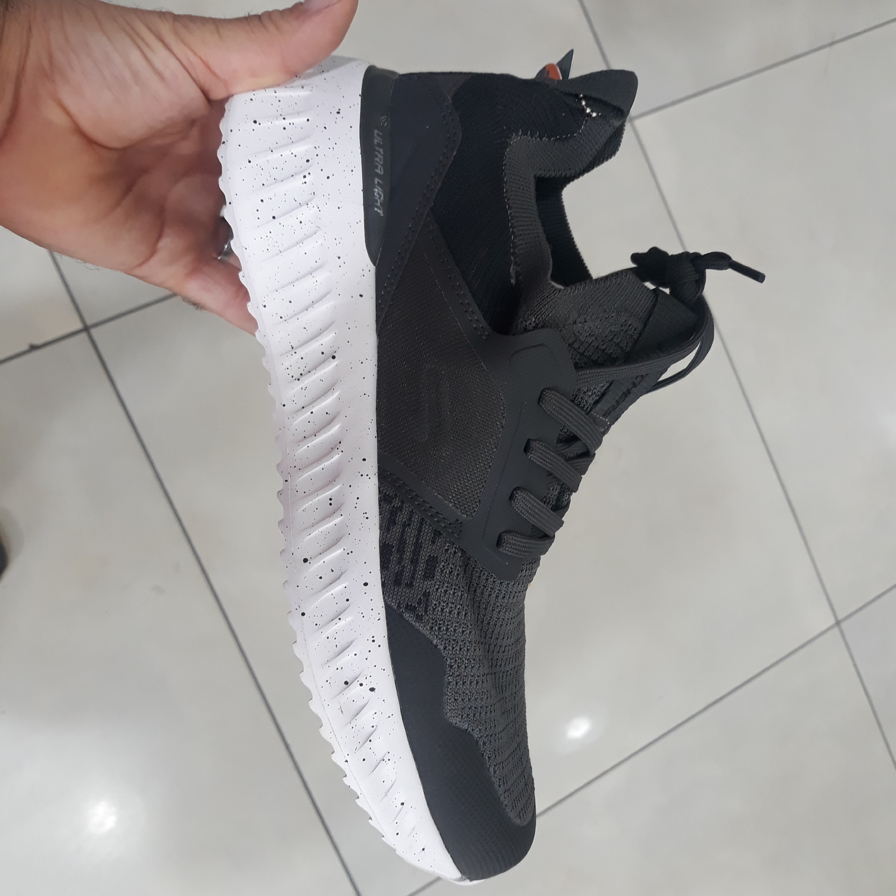 کفش اسپرت اسکیچرز، راحت