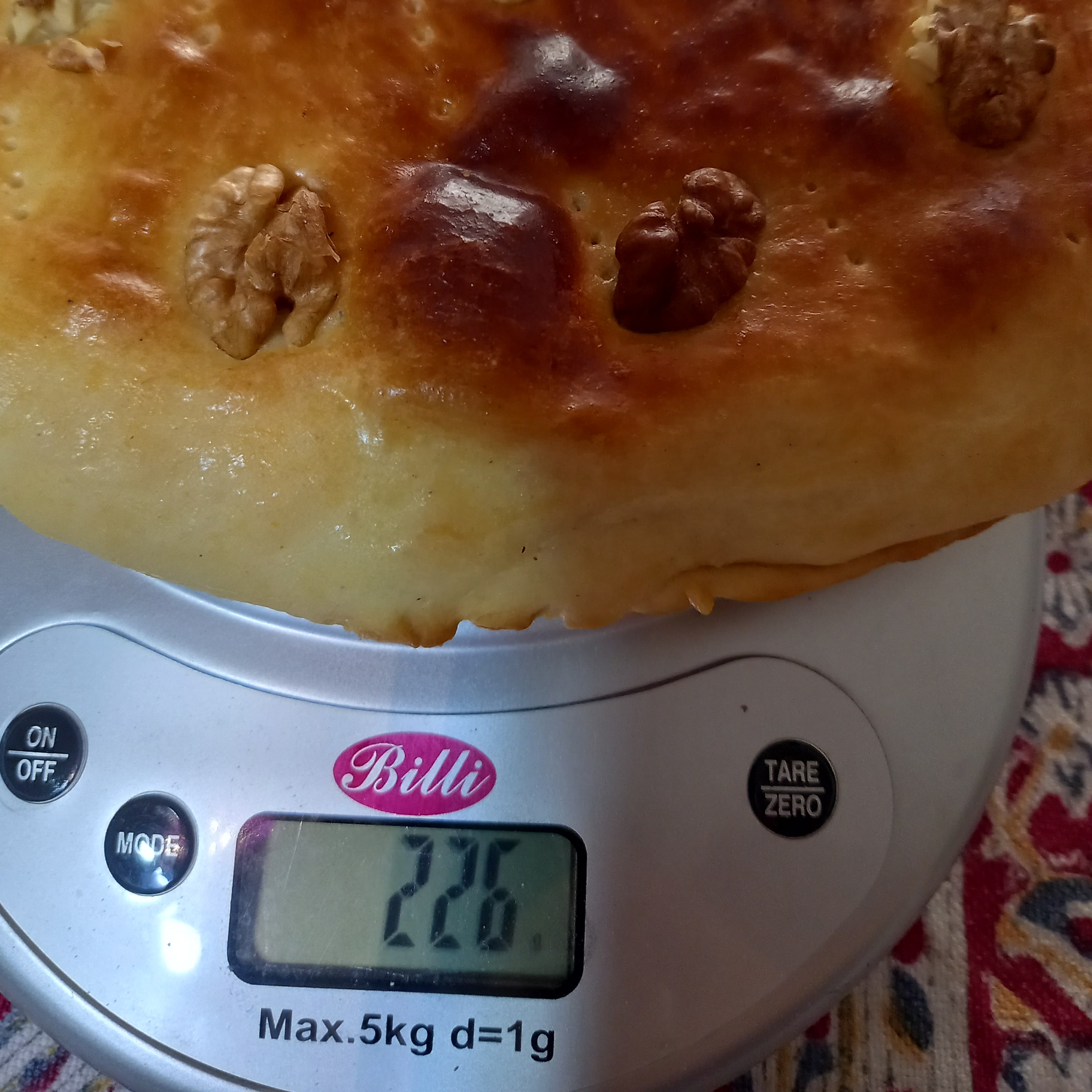 نون گاتا محصول خونگی ترشیرینی گرد بزرگ