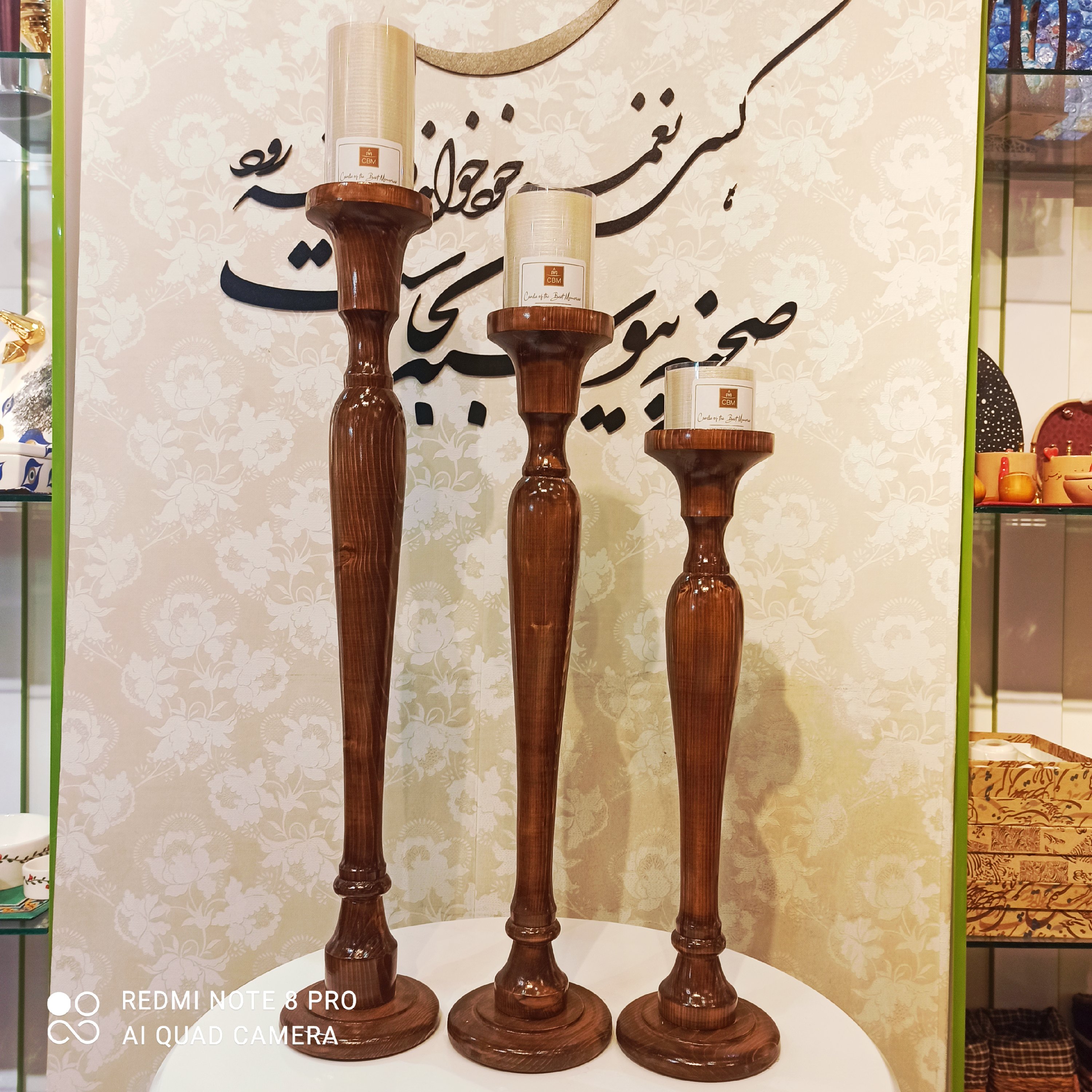 جاشمعی چوبی کنار سالنی