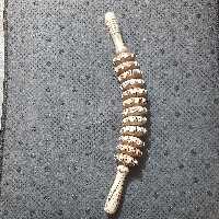  ماساژور چوبی وردنه ای چرخ دنده ای  ابزار مناسب درمانی همراه با قوس طبی استاندارد 