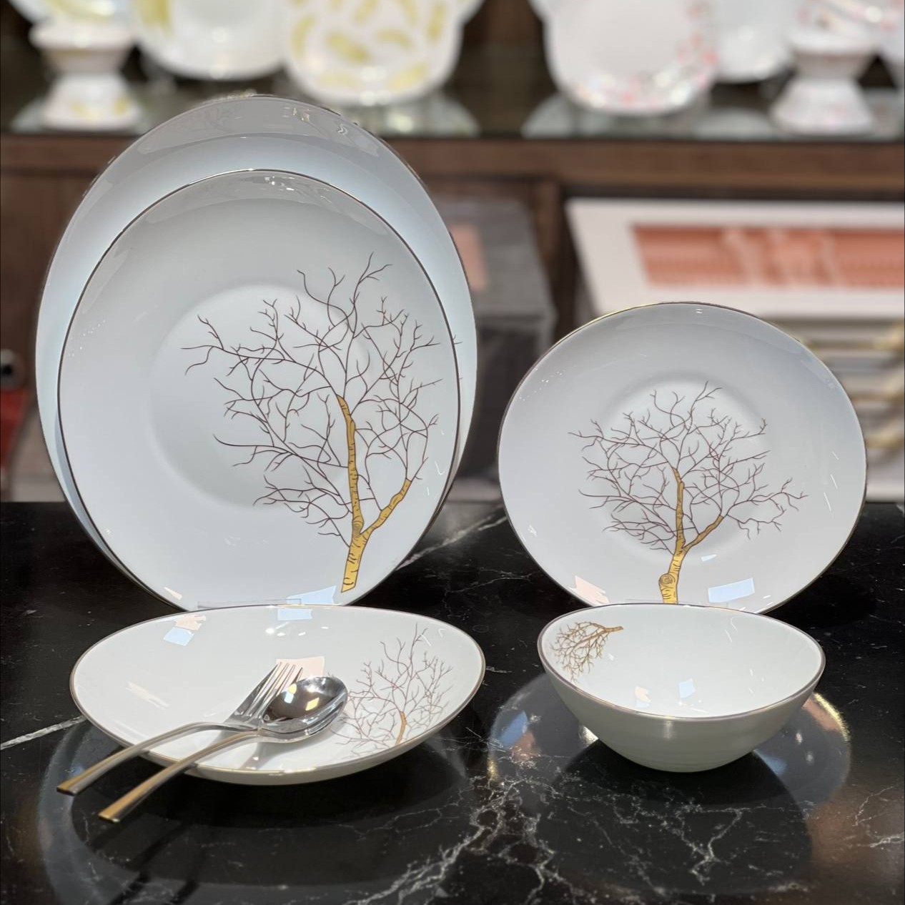 سرویس آرکوپال  بیضی  درخت طلا لب طلایی  26 پارچه شش نفره برند انحصاری