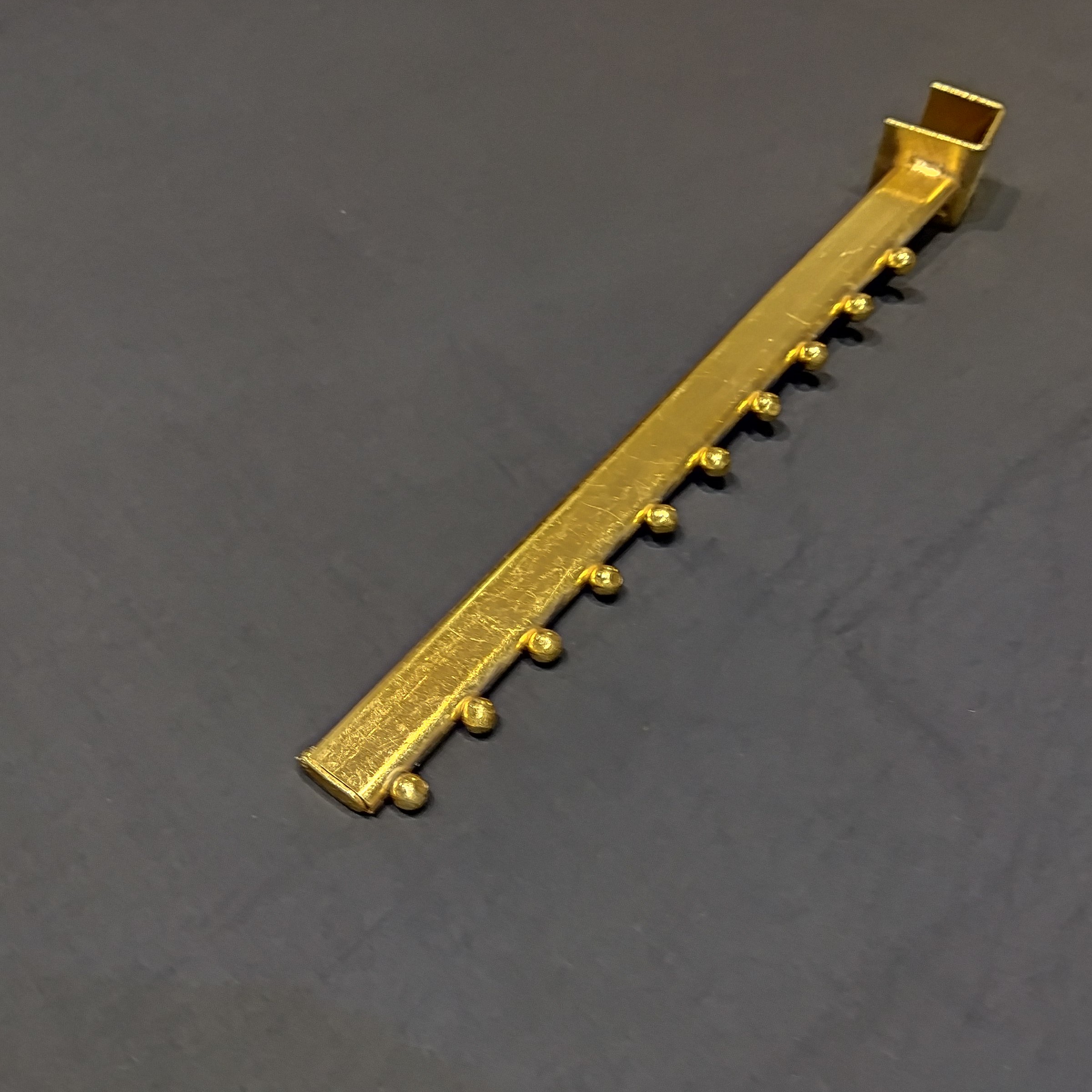 رگال تیله ای طلایی مناسب نصب روی پروفیل ده تیله  ( ارسال با تیپاکس بصورت پس کرایه بر عهده مشتری)