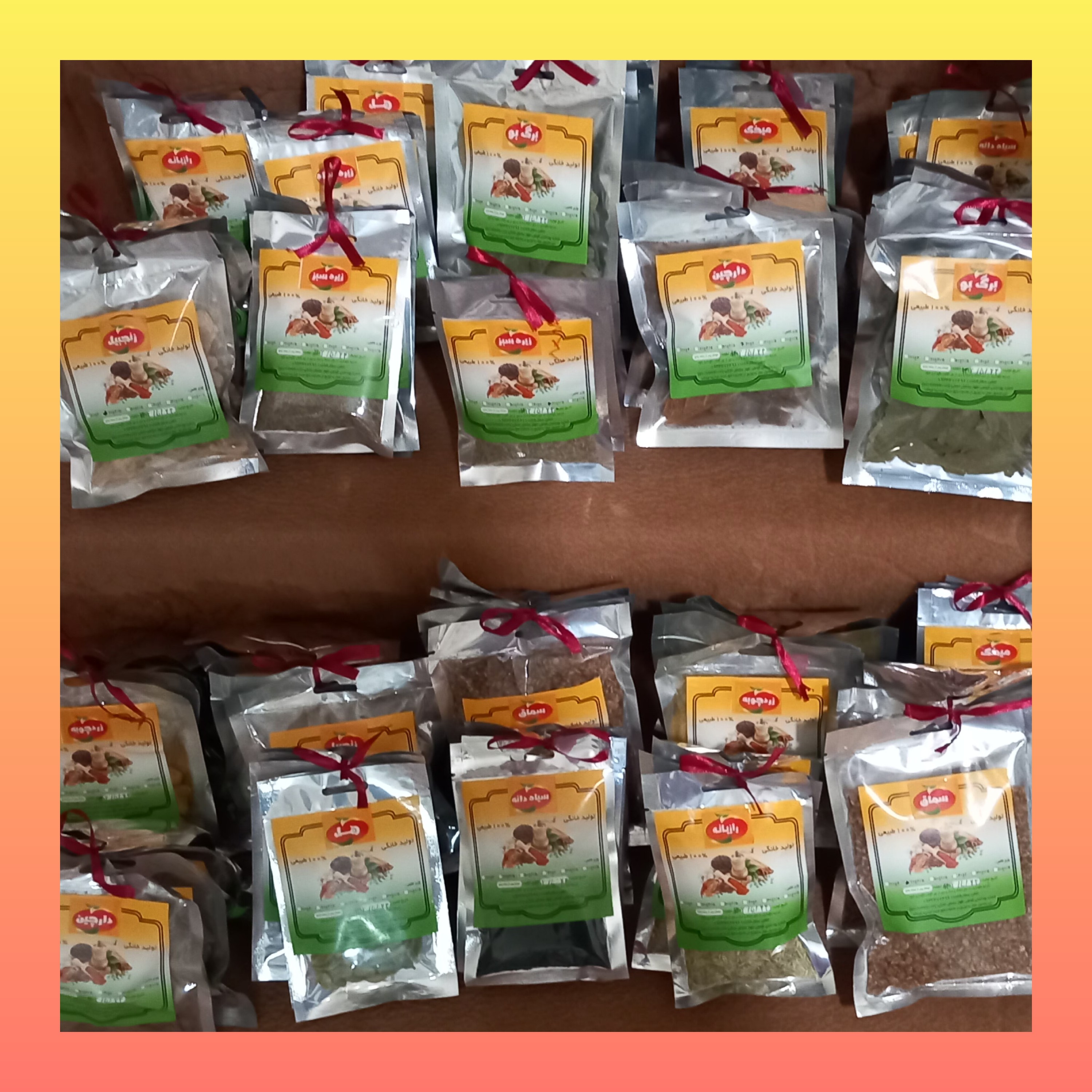پک اقتصادی ادویه شامل فلفل زردچوبه ادویه ویژه و پودر دارچین و هل 