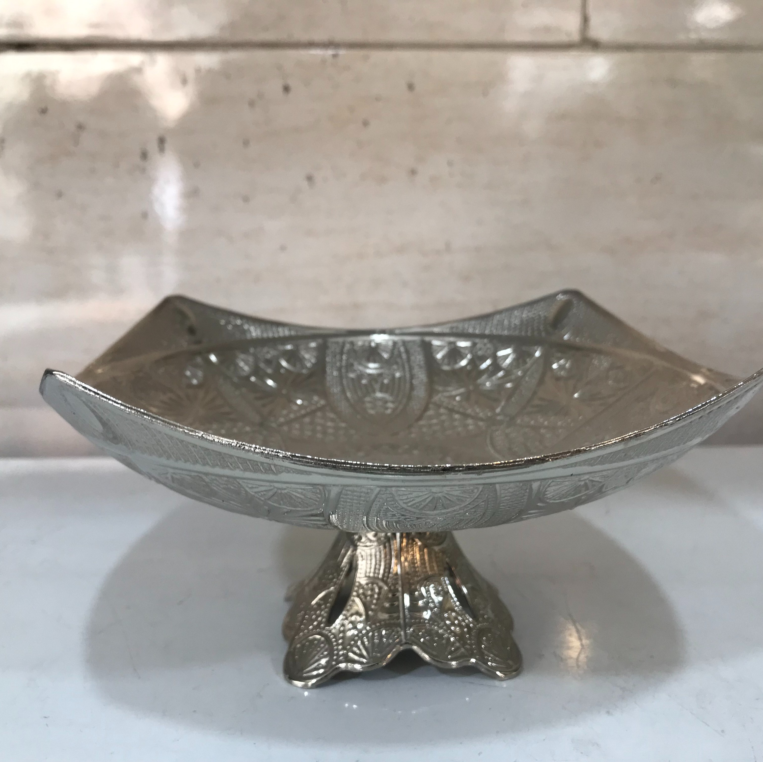 شکلات خوری پایه دار نقره ای -به صورت عمده و تکی -بدون واسطه و مستقیم خرید کنید پسکرایه