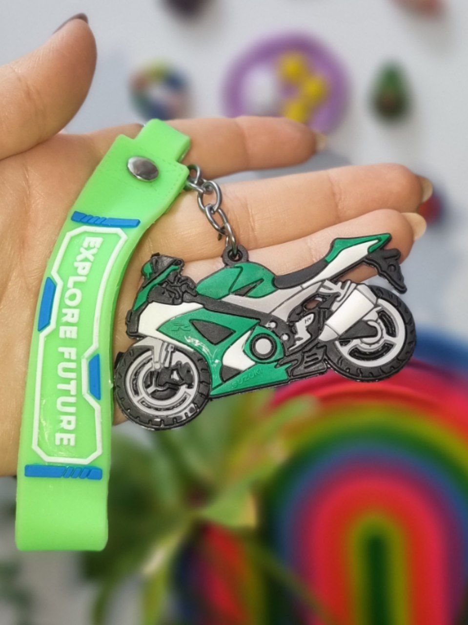 جاکلیدی سیلیکونی طرح موتور سبز و بنفش