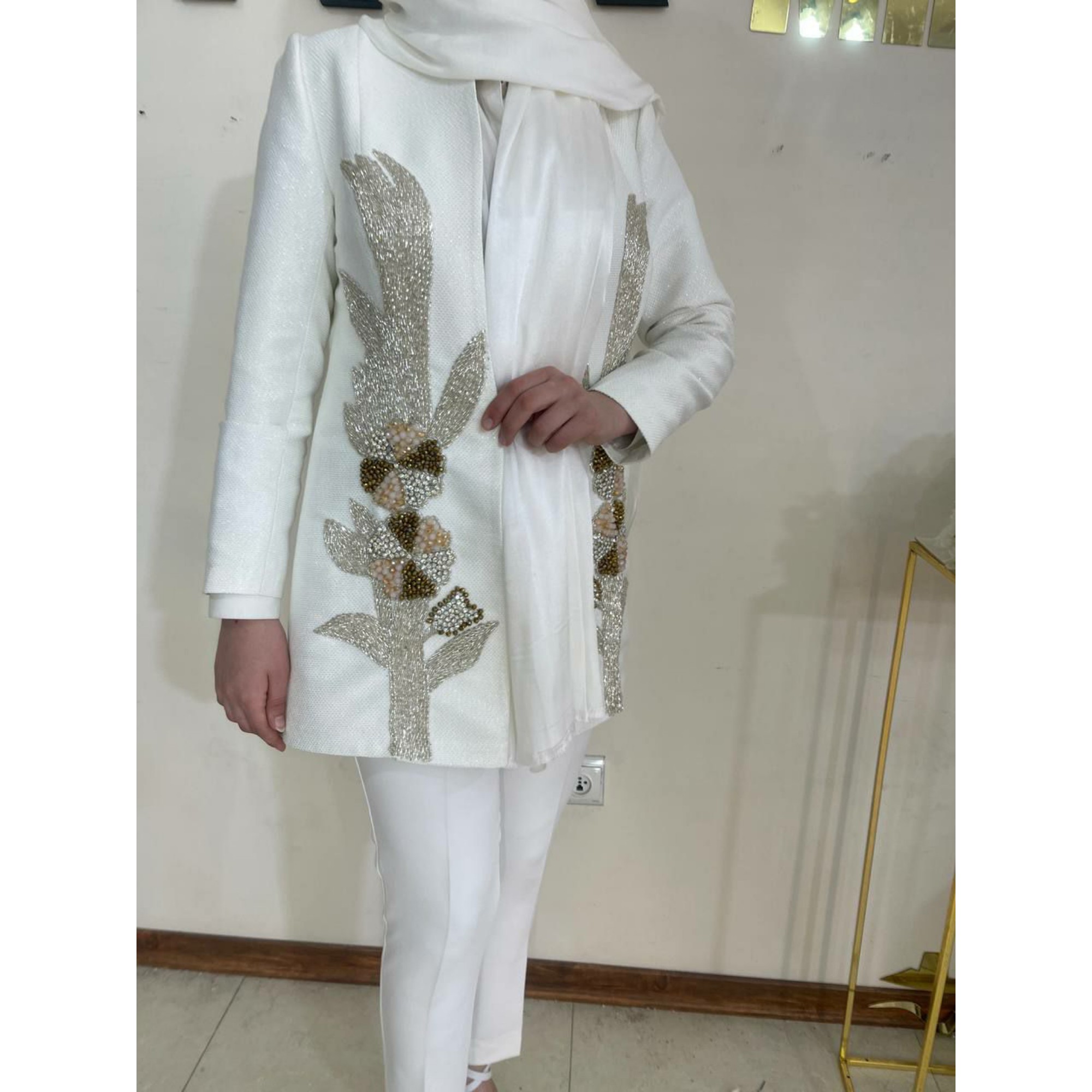 مانتو عقد