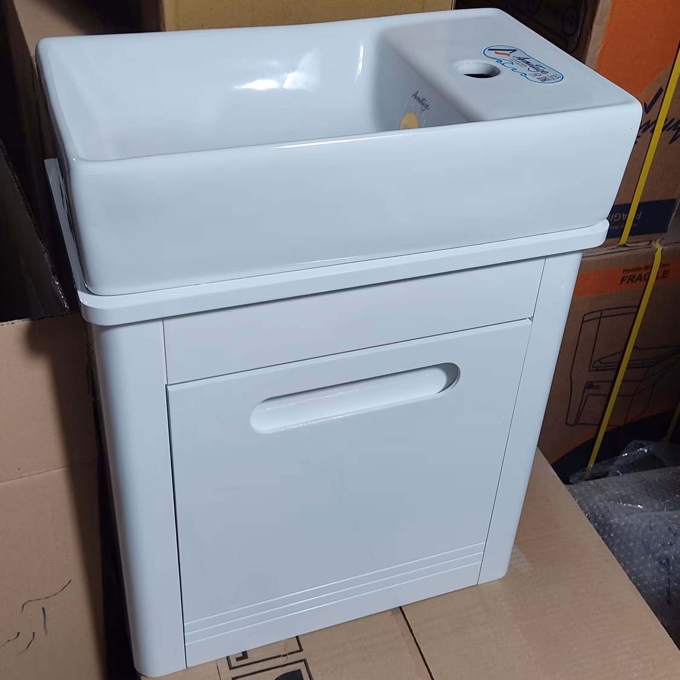 روشویی کابینتیpvc با عرض 25سانتی متر  دیواری ارسال باربری دارای پس کرایه
