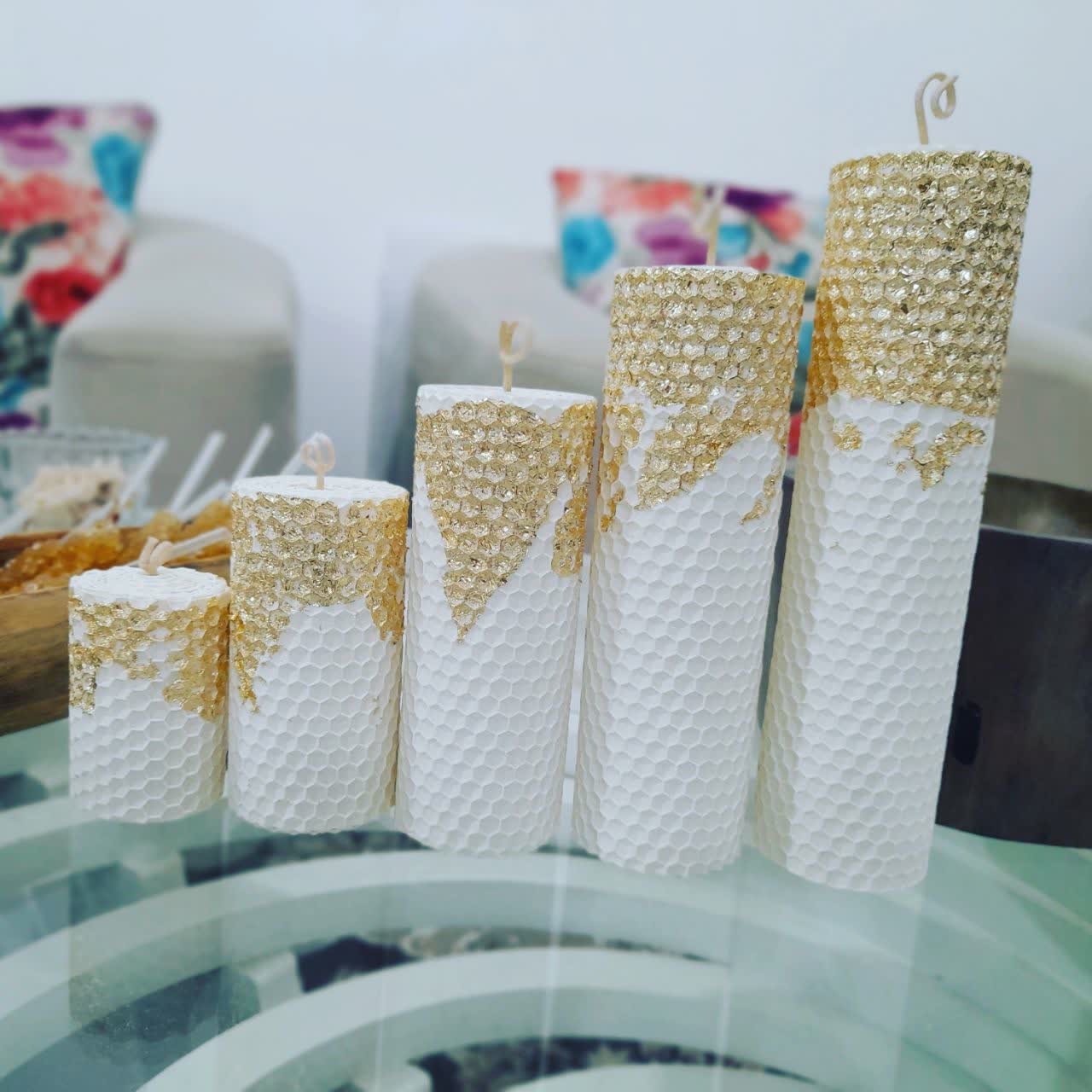شمع موم عسلی سفید باتزیین ورق طلا