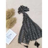 شال حریر مشکی سفید طرح دار