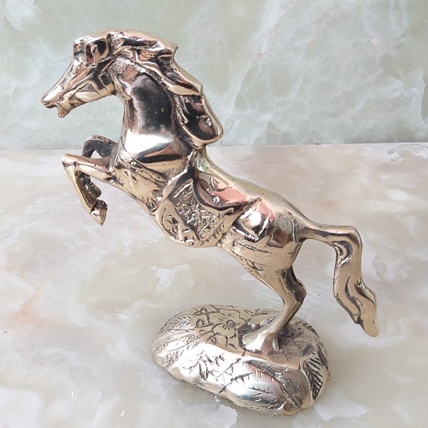 اسب برنز با پایه