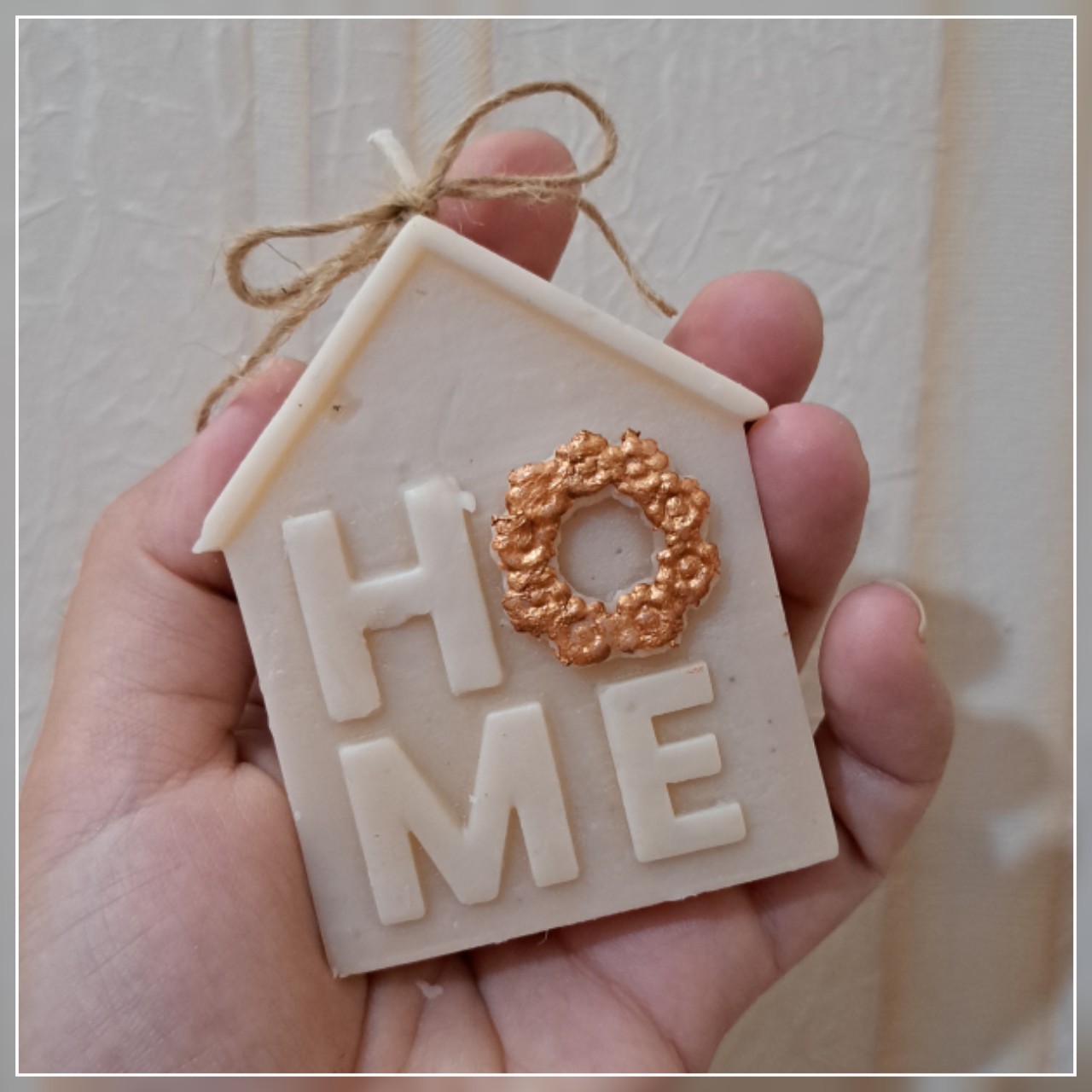 شمع زیبای هوم قابل اجرا در هر رنگی پارافین مصرفی یک درصد سفید بدون بو بدون دود