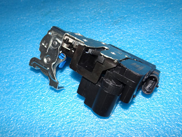 مجموعه قفل درب جلو چپ ام وی ام X33 جدید چین یدک مرکزی - خرید لوازم یدکی خودروهای چینی - لوازم یدکی خودروهای کره ای - لوازم یدکی خودروهای ژاپنی - کف قیمت بازار - ارسال سریع به سراسر ایران