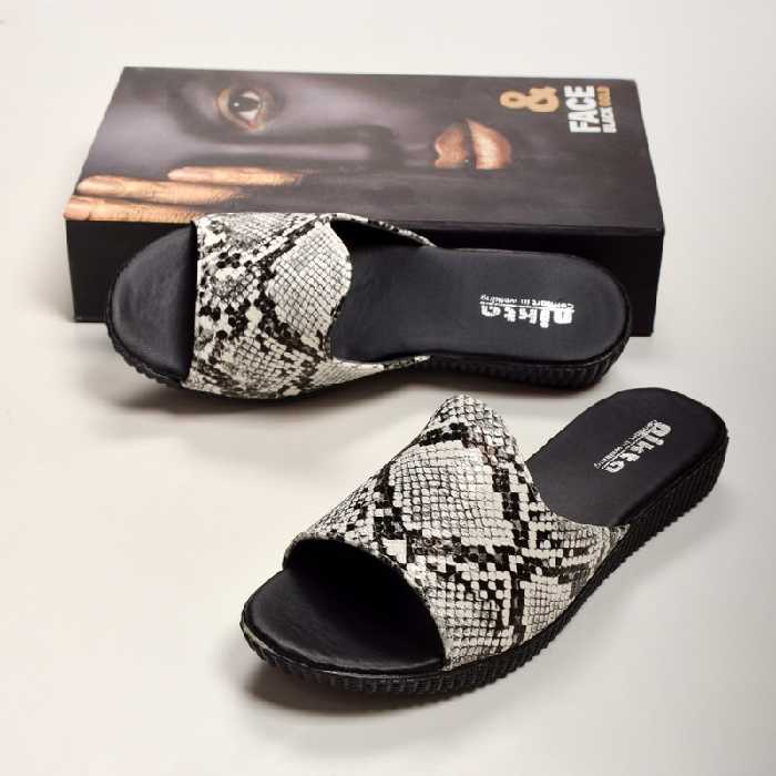 دمپایی زنانه نیکتا تخت پوست ماری کد 279911 رنگ مشکی سایز 37 تا40