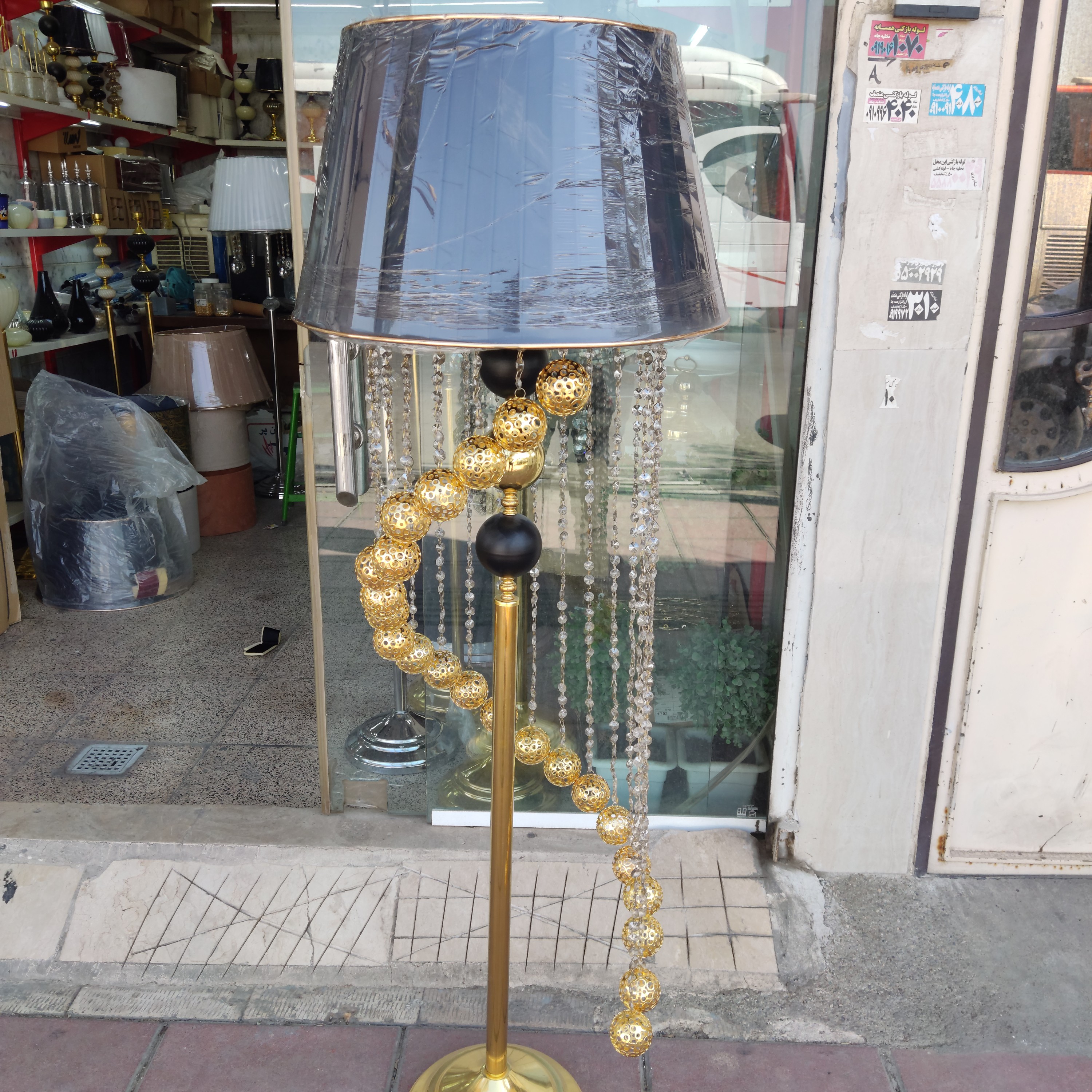 آباژور آبشاری ایستاده