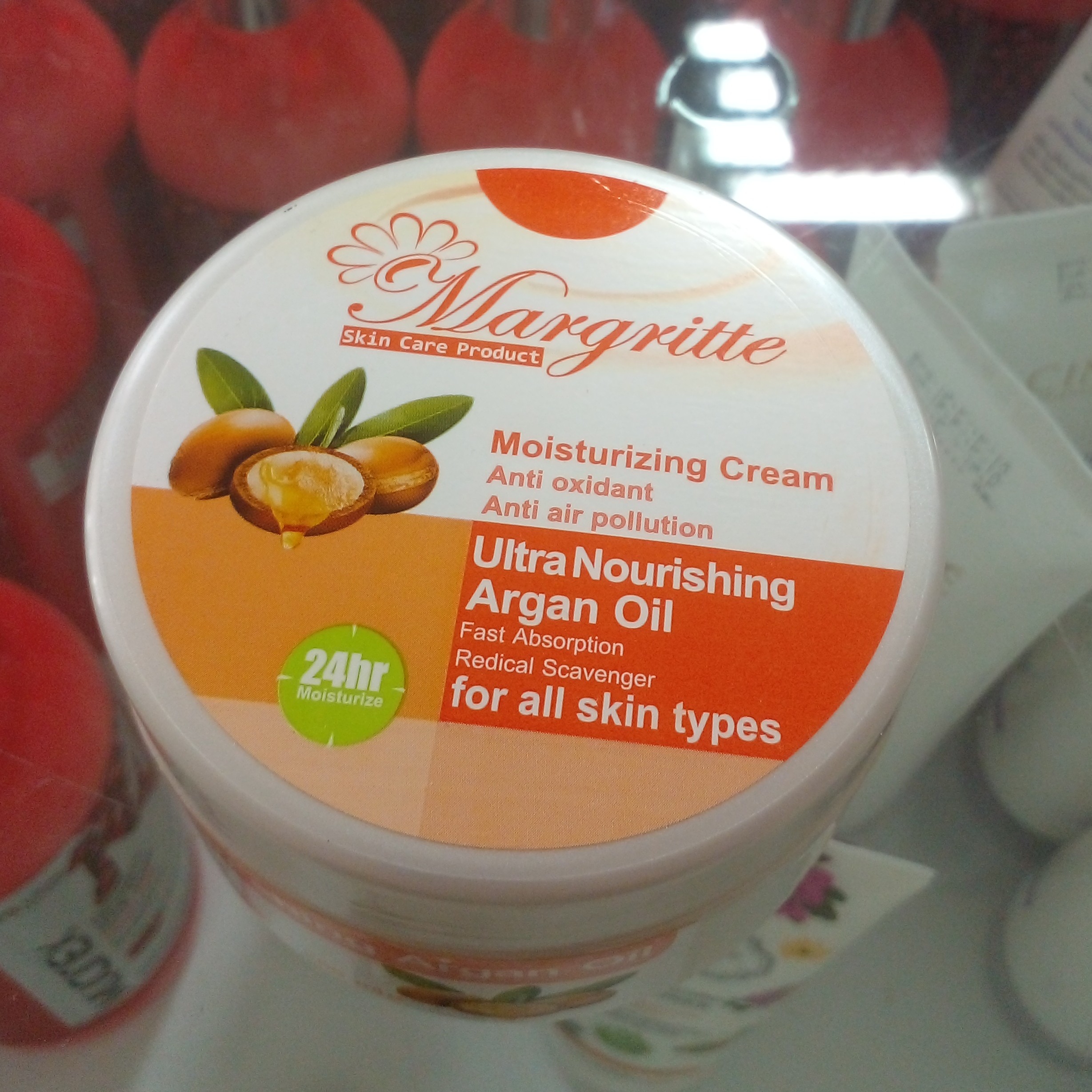 کرم مرطوب کننده مارگریت حاوی روغن ارگان مناسب انواع پوست