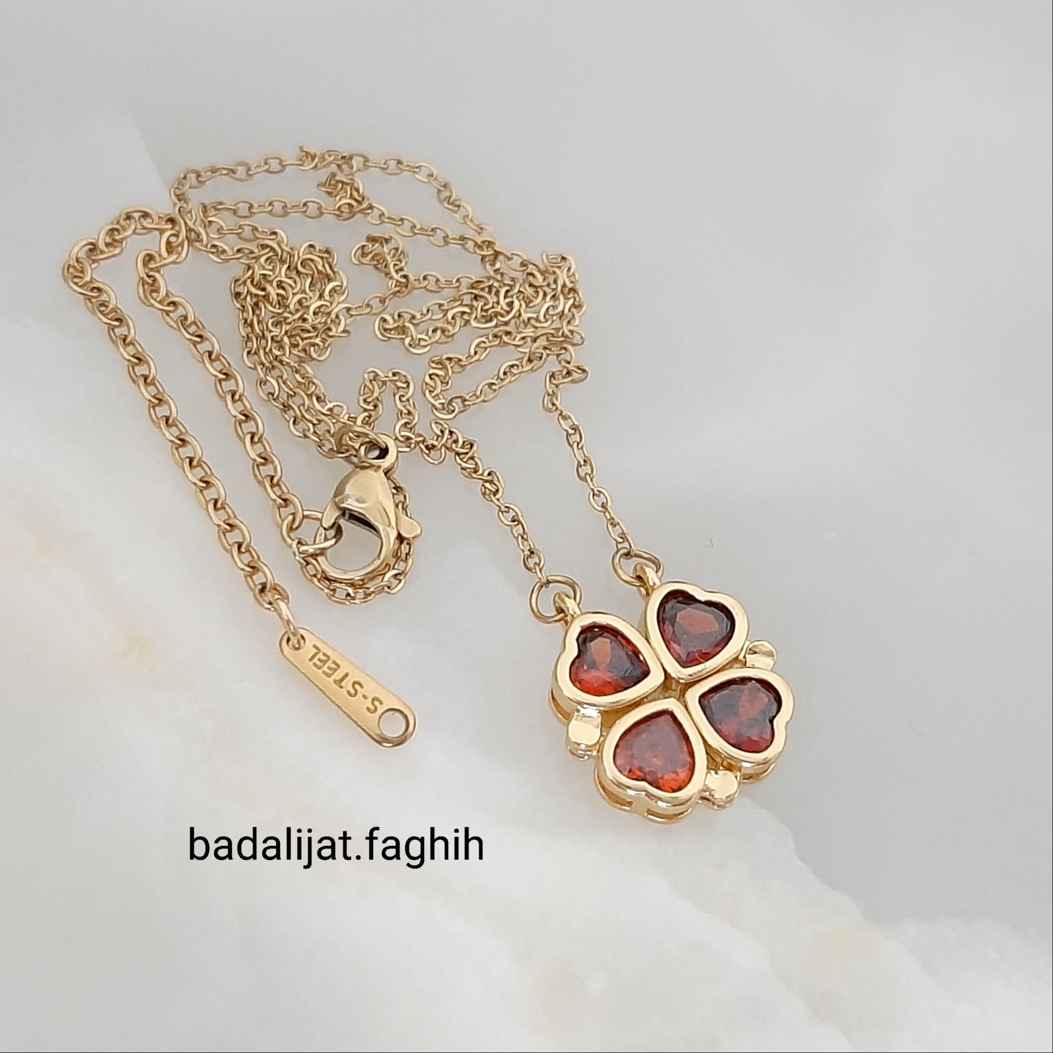 گردنبند مگنتی ترند استیل بسیار با کیفیت و رنگ ثابت با زنجیر تنظیم و فوق العاده شیک 