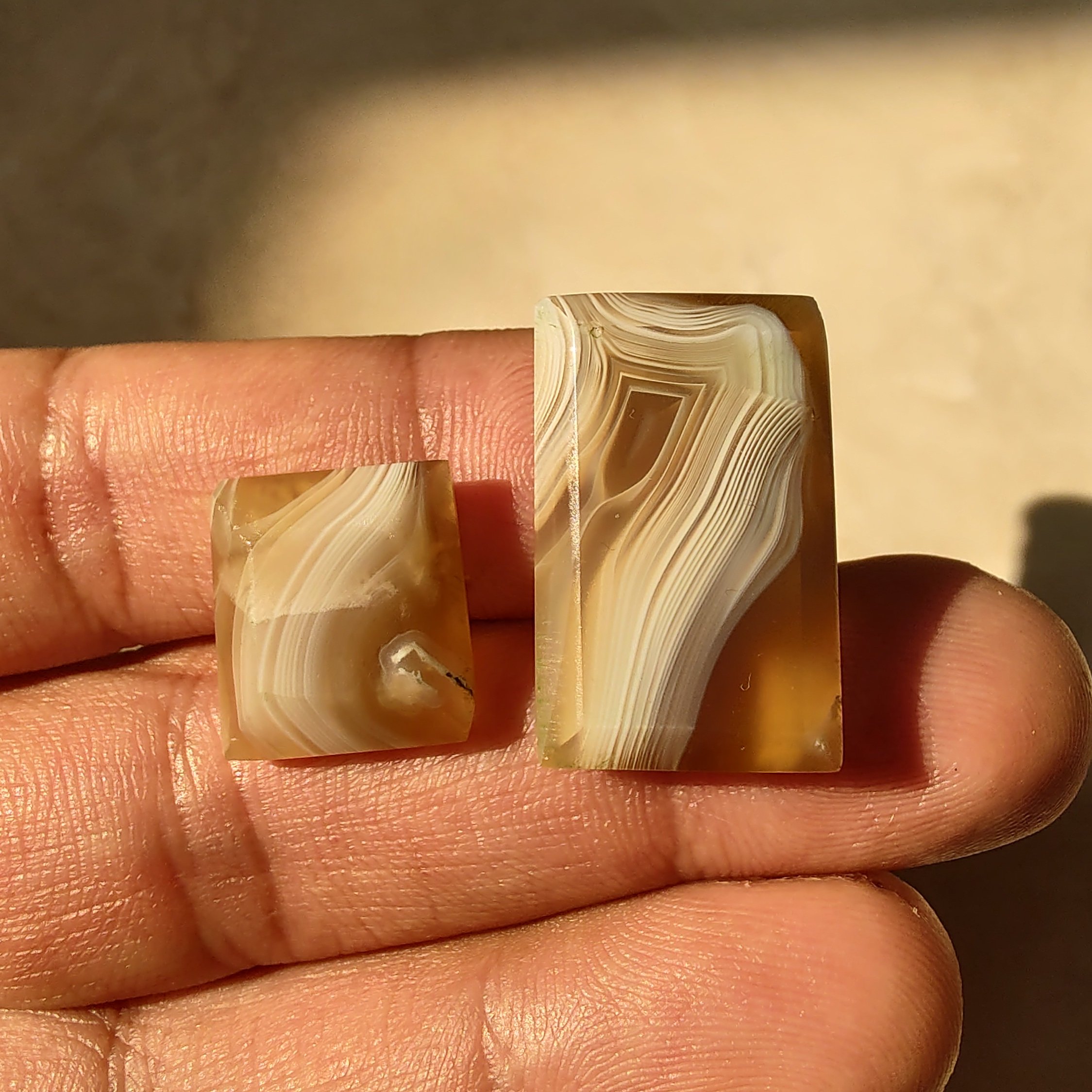 نگین عقیق عسلی سلیمانی 