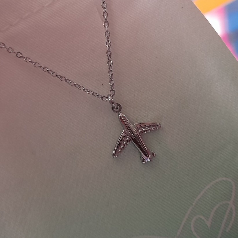 گردنبند مدل هواپیما برند accessories با رنگ نقره اق