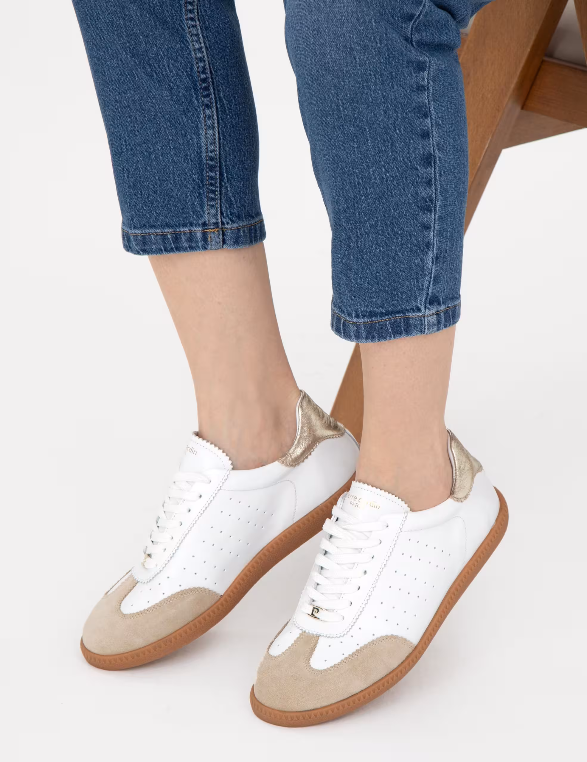 کفش کتانی و اسپرت زنانه سفید پیرکاردین - فروشگاه لباس شهرمون